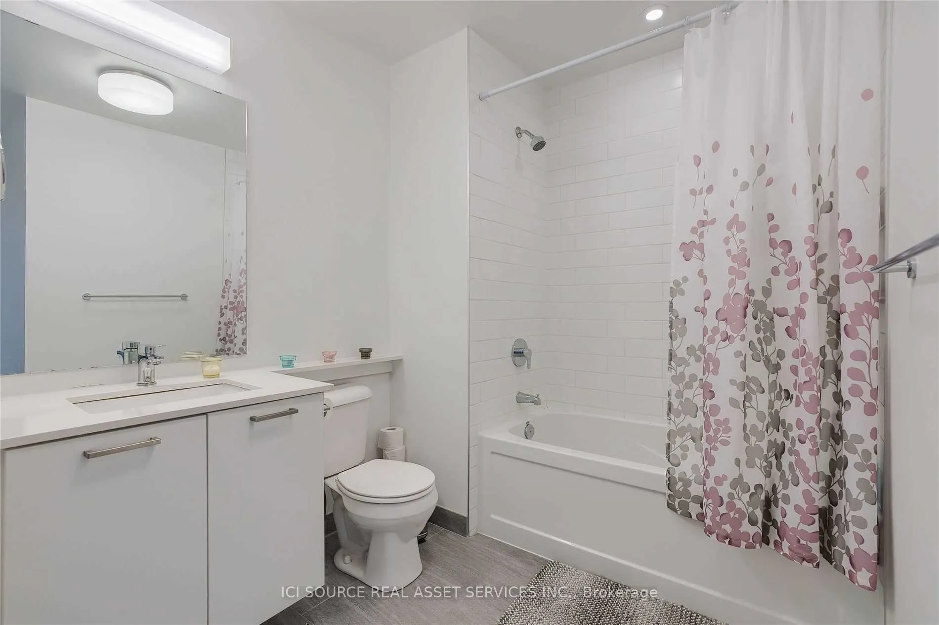 467 Charlton Avenue E, #204