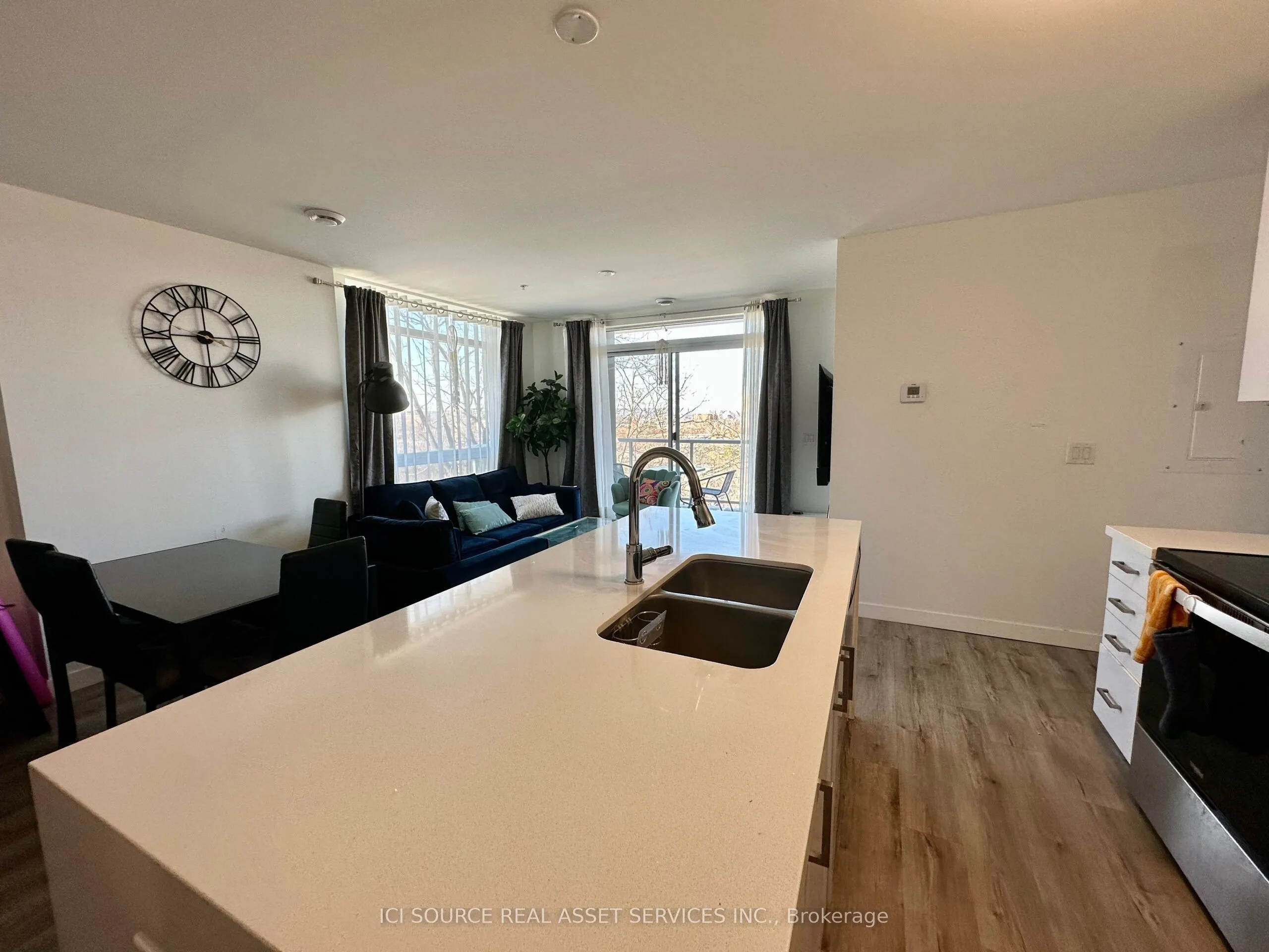 467 Charlton Avenue E, #204