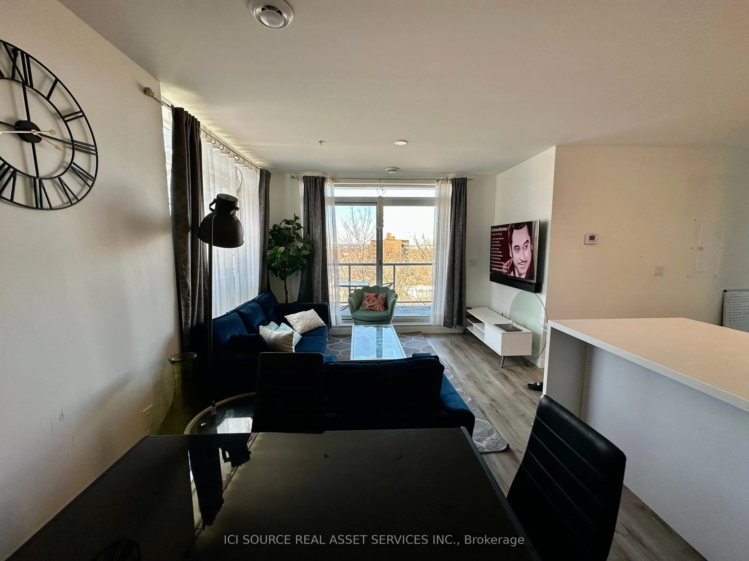 467 Charlton Avenue E, #204