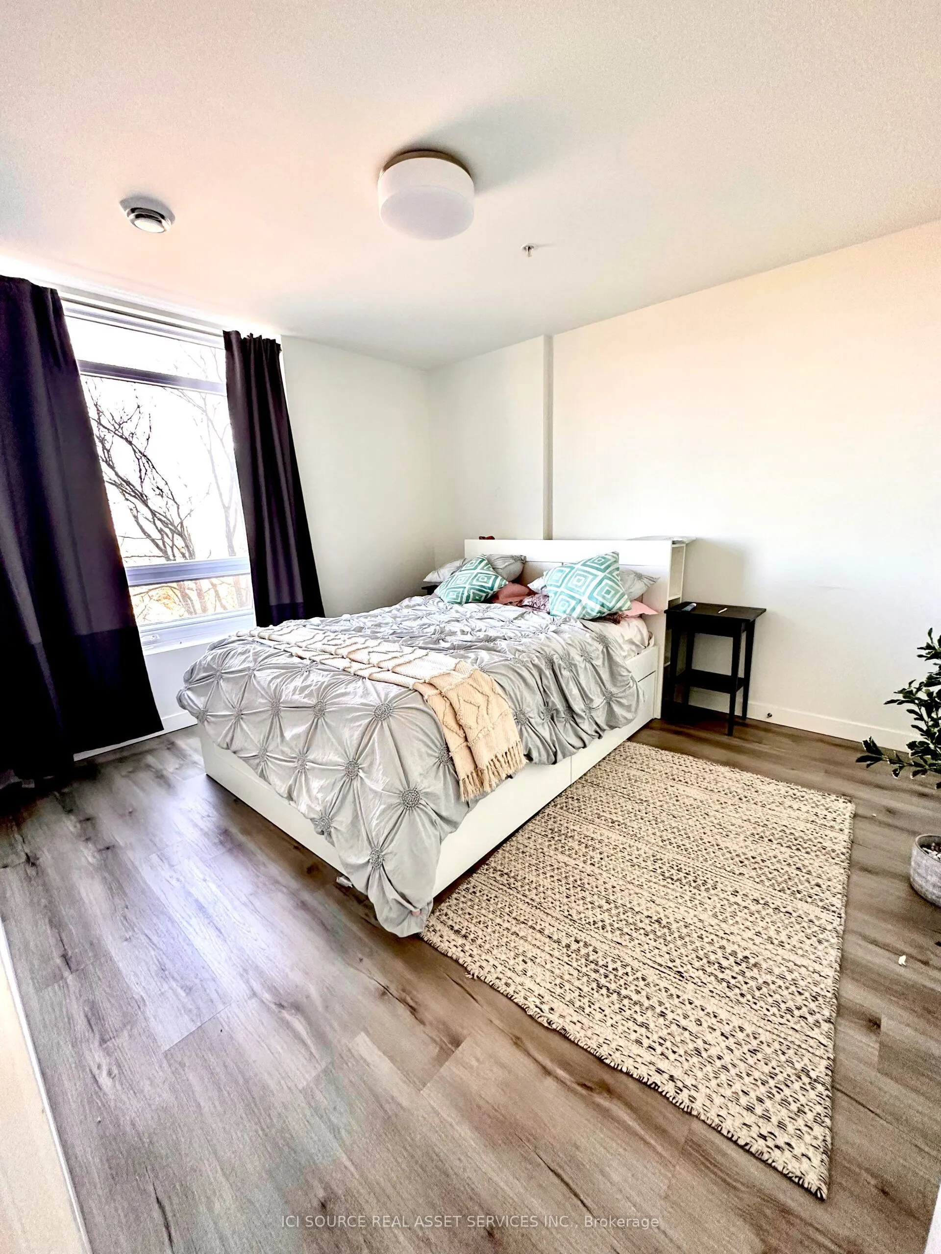 467 Charlton Avenue E, #204