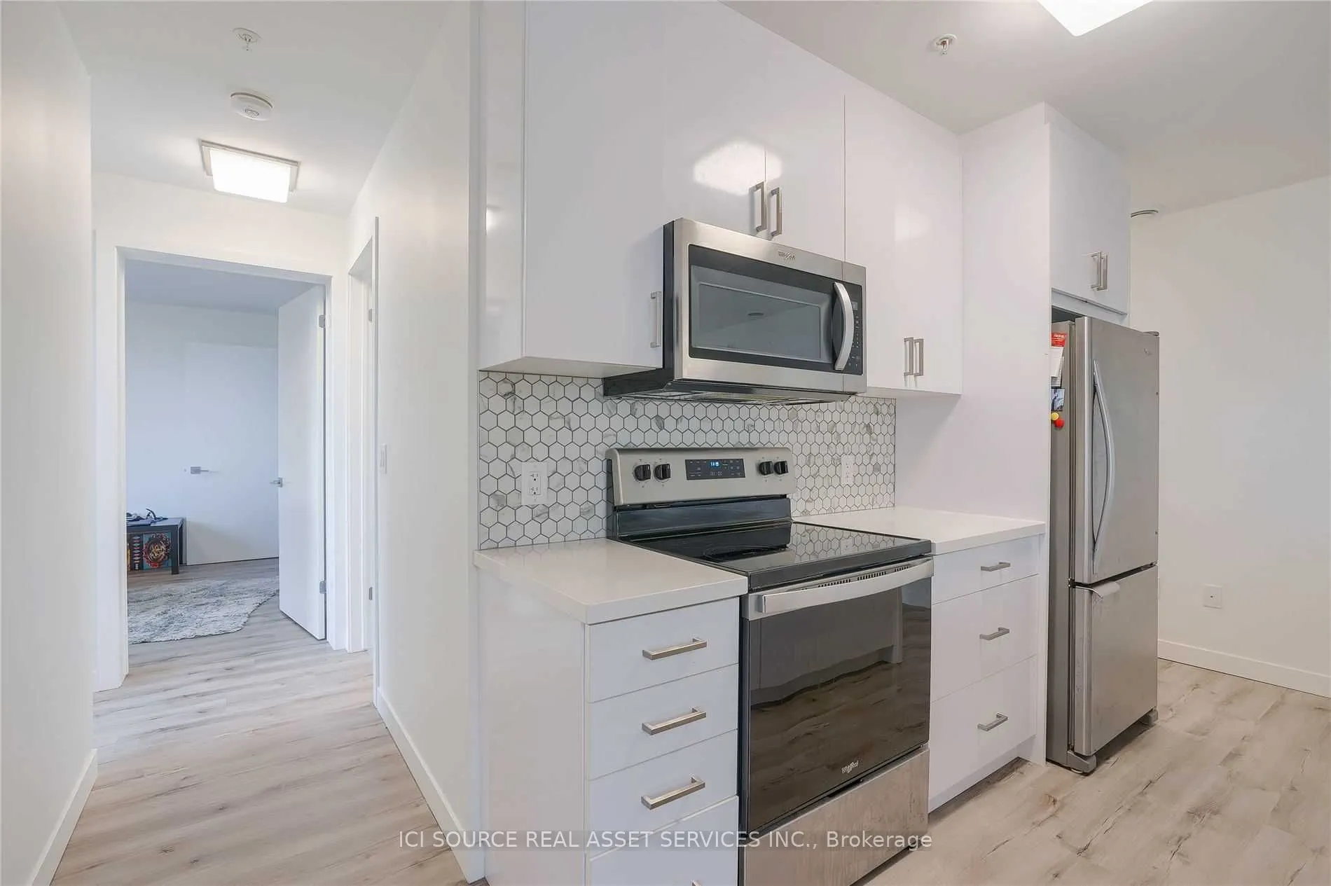 467 Charlton Avenue E, #204