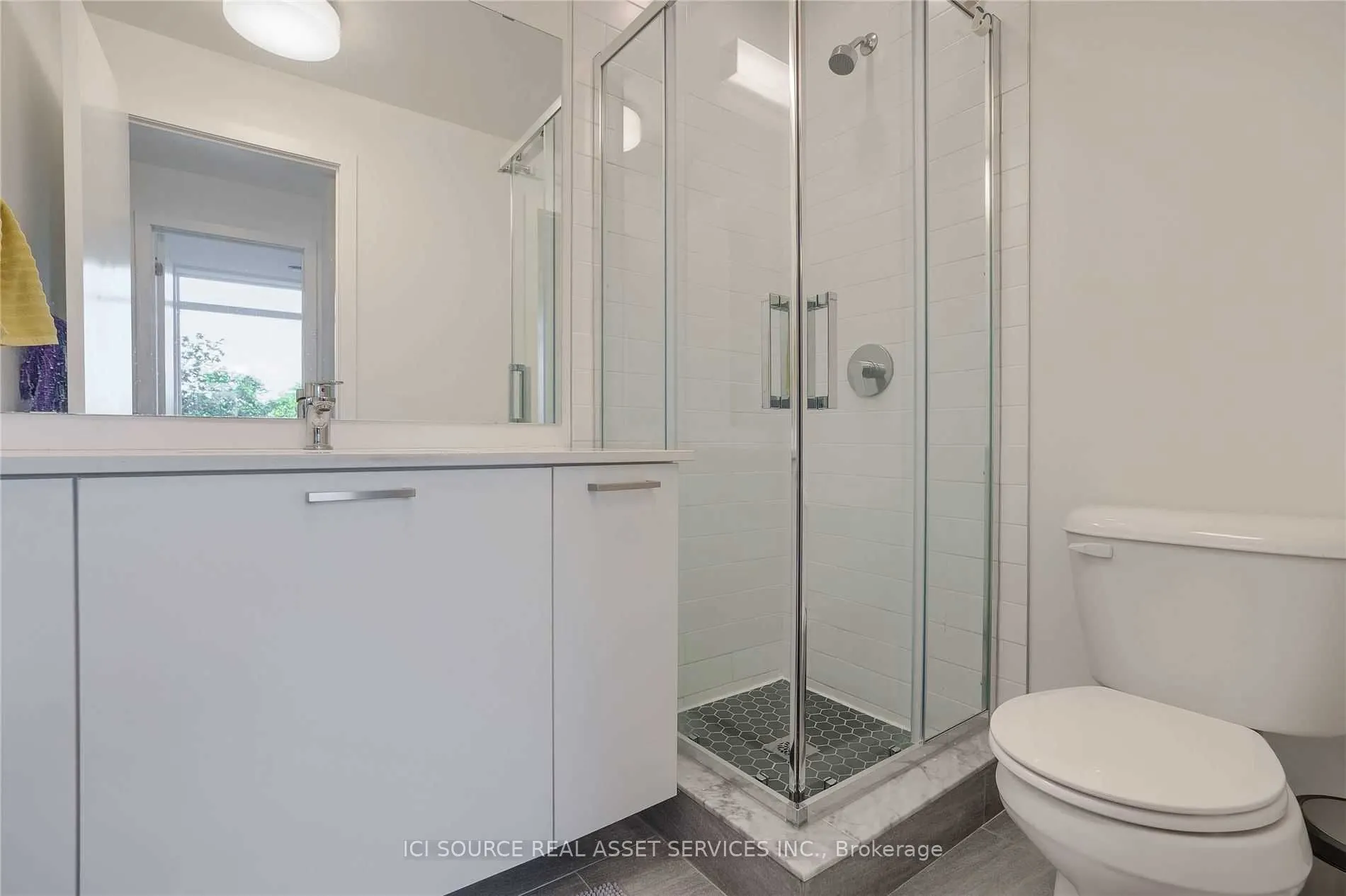 467 Charlton Avenue E, #204