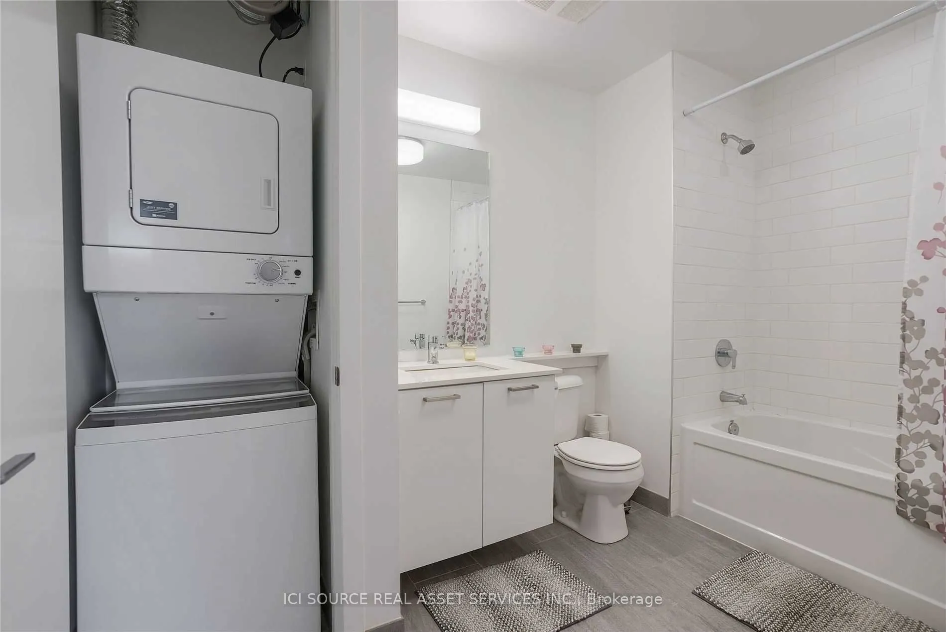 467 Charlton Avenue E, #204