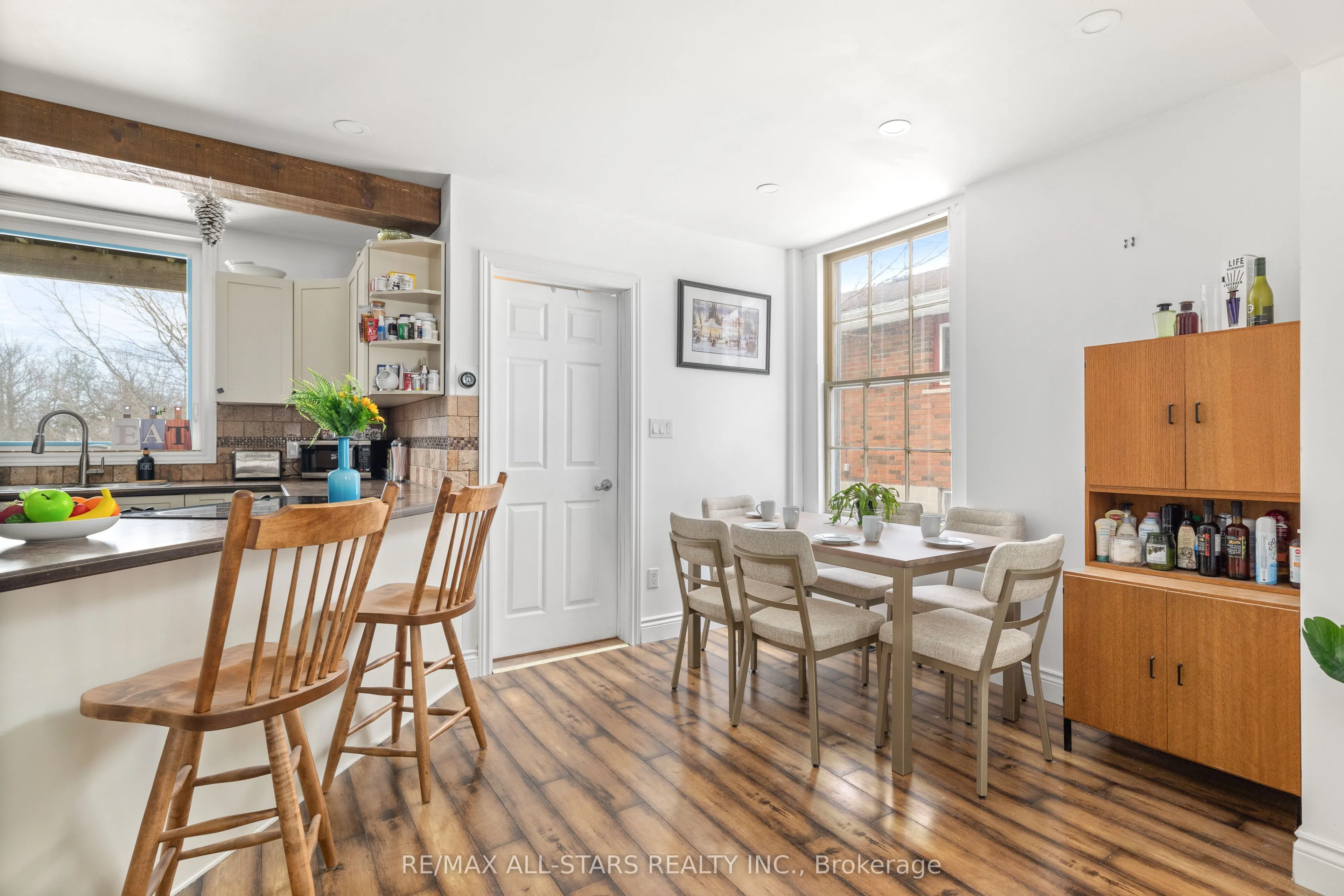 32 Bond Street E