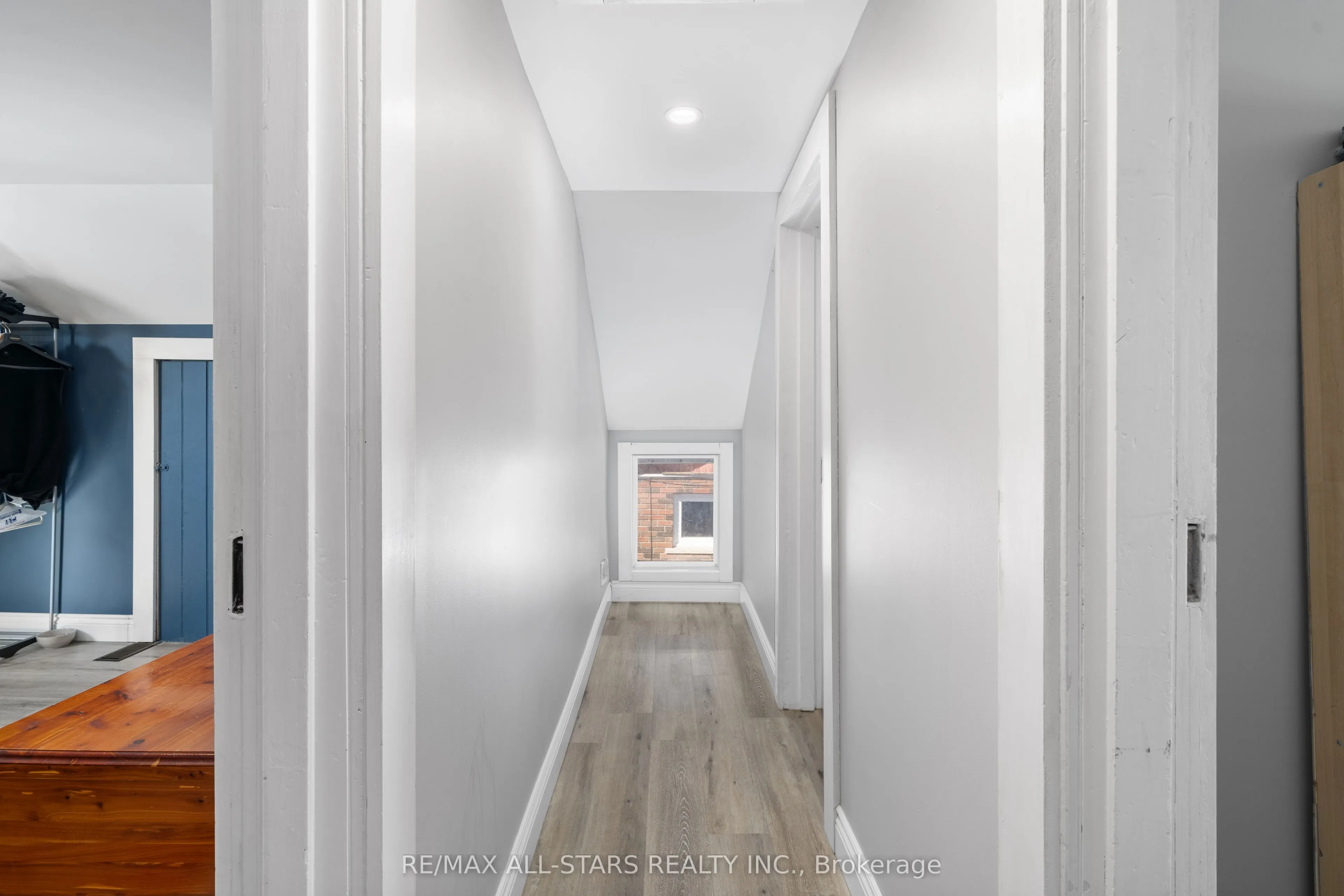 32 Bond Street E