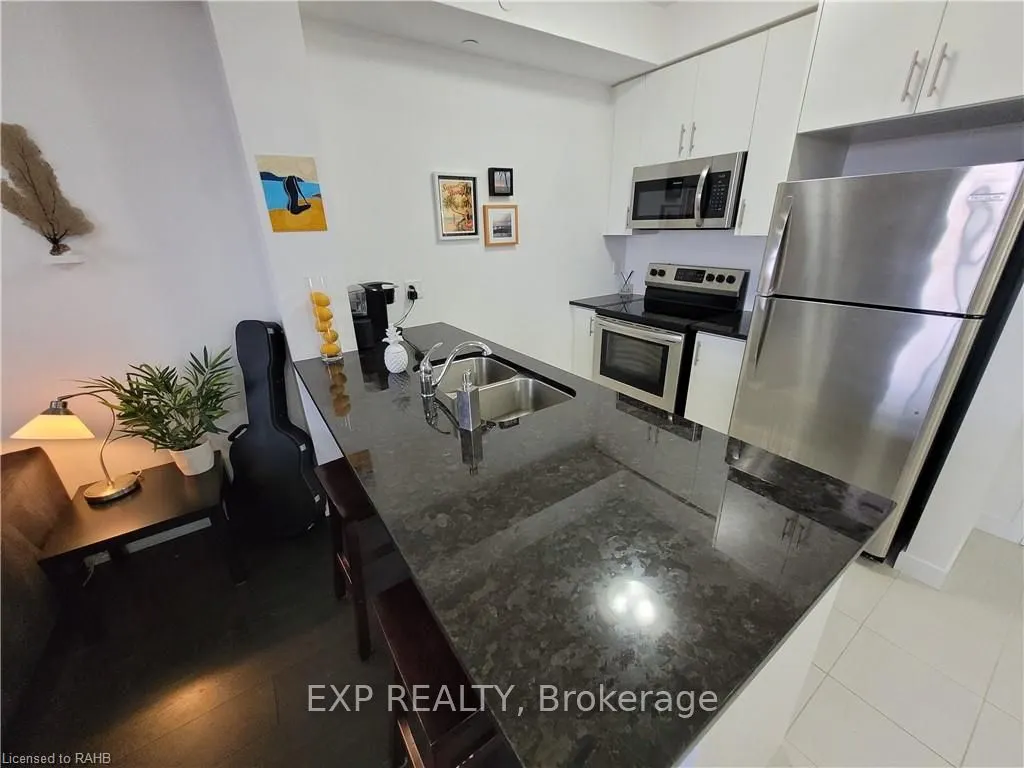101 Shoreview Place, #106