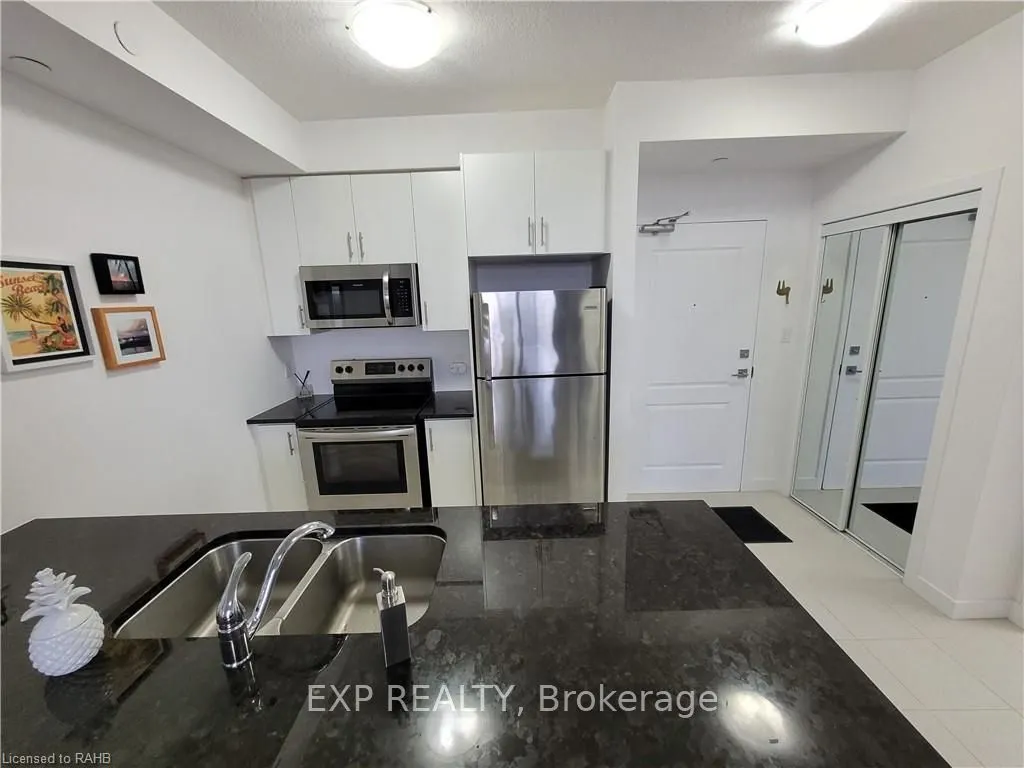 101 Shoreview Place, #106