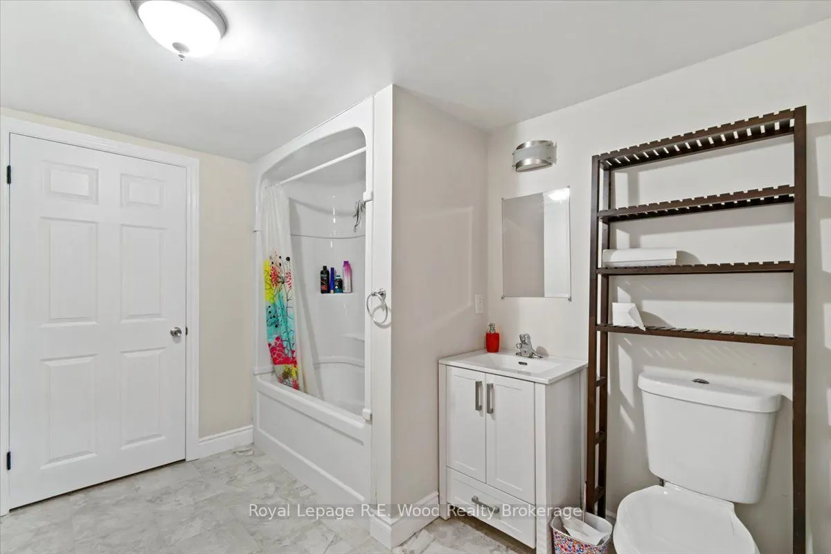 9 Dufferin Street S