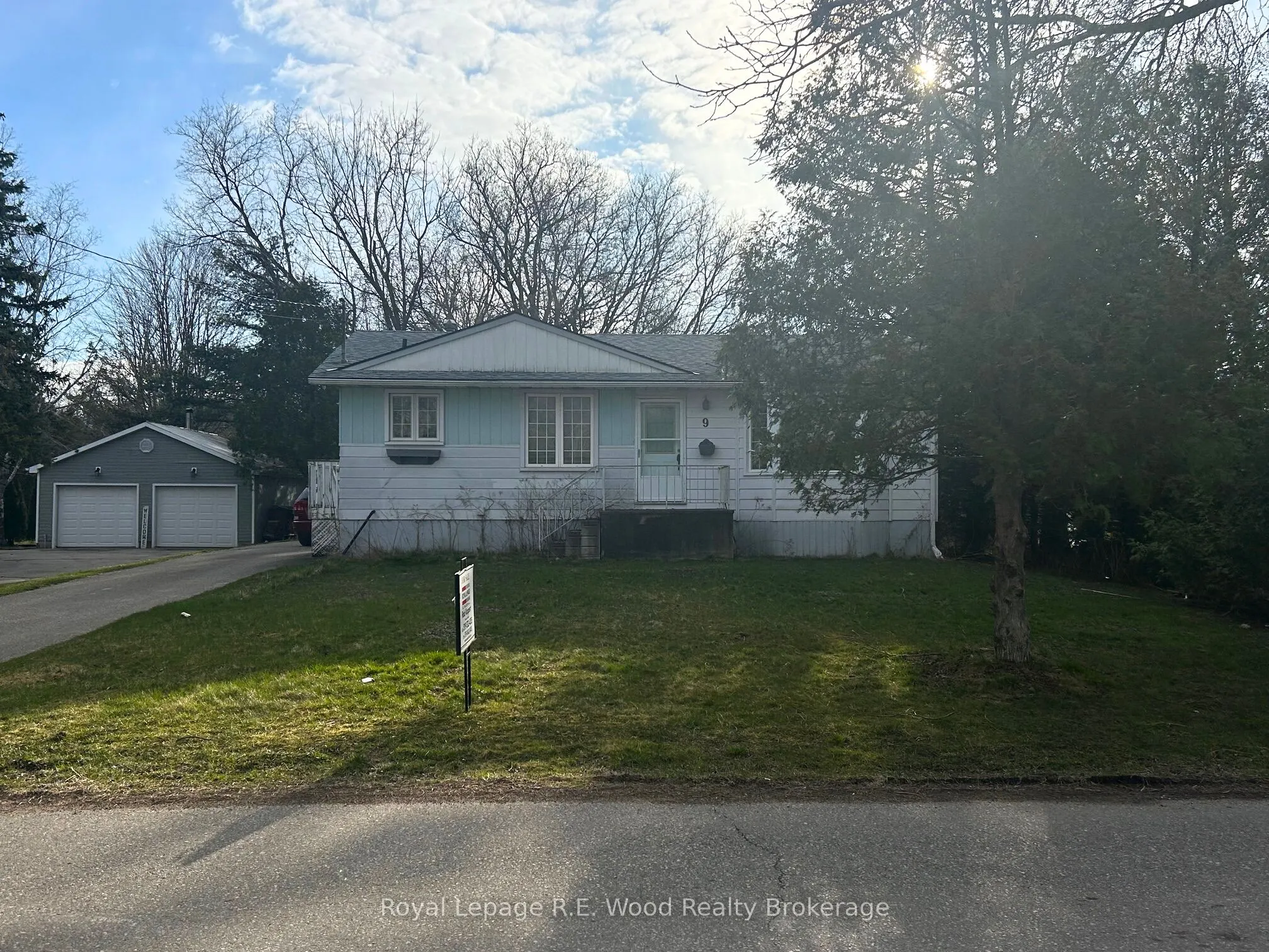 9 Dufferin Street S