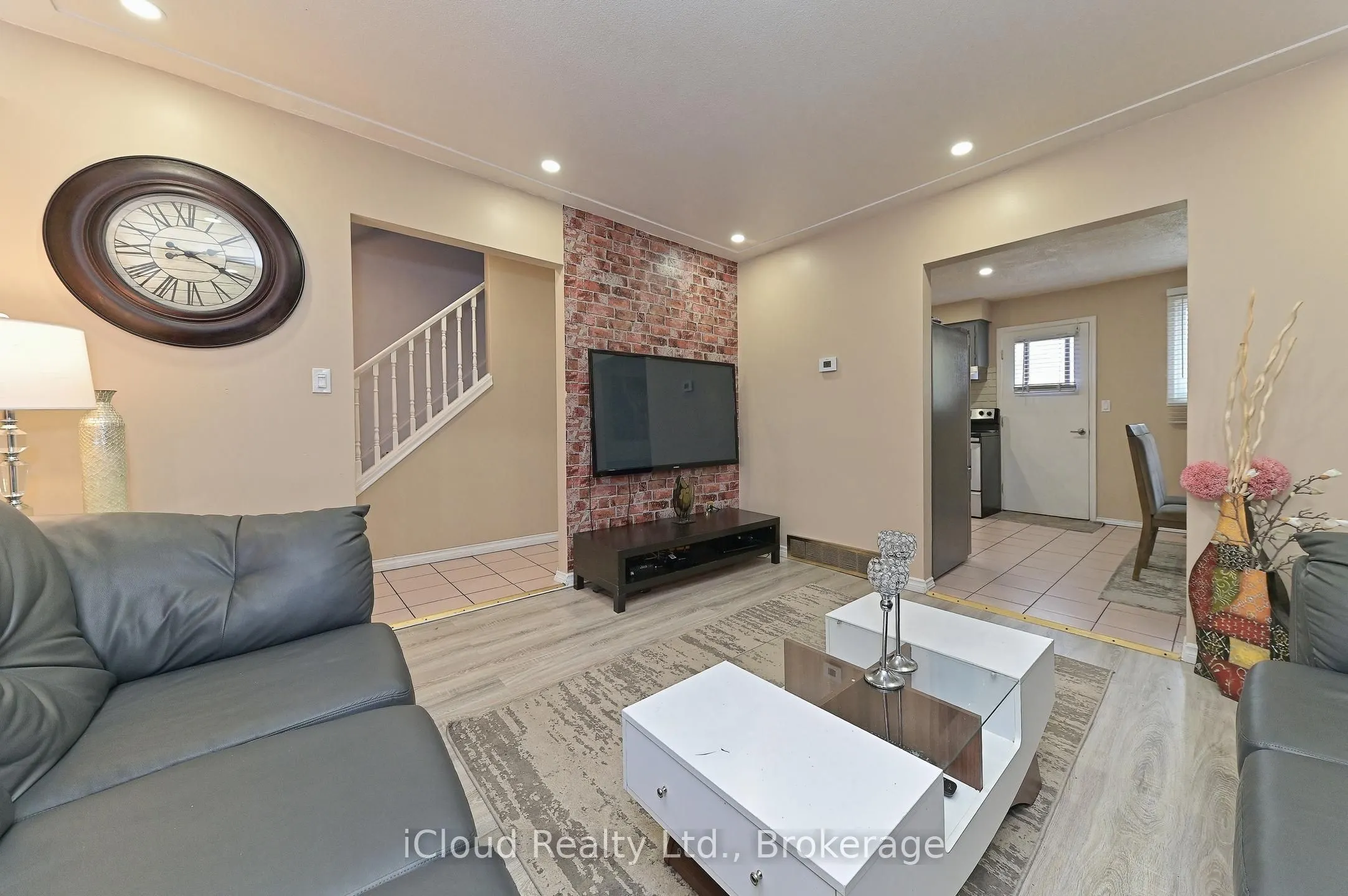 98 Riverdale Drive
