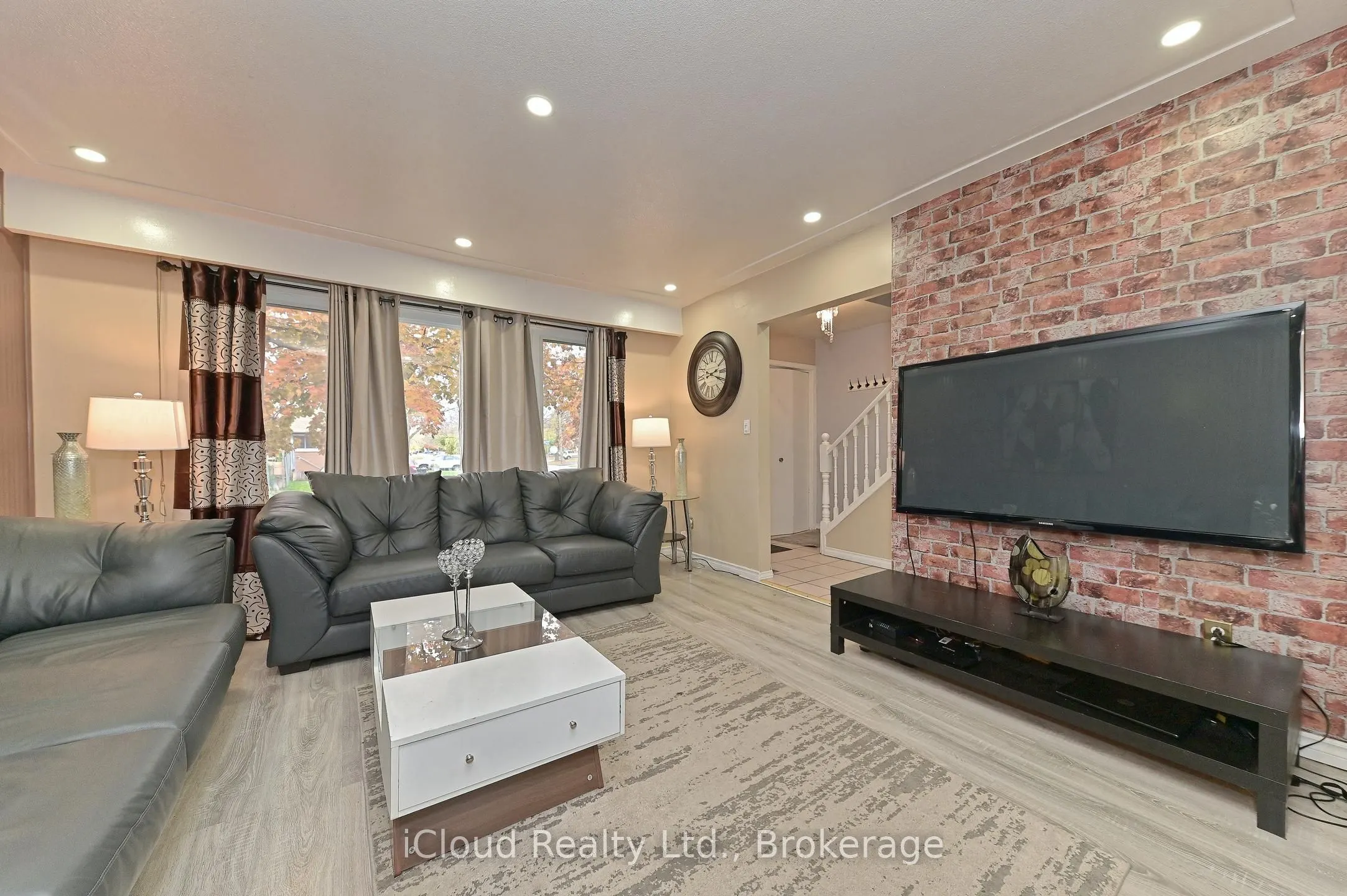 98 Riverdale Drive
