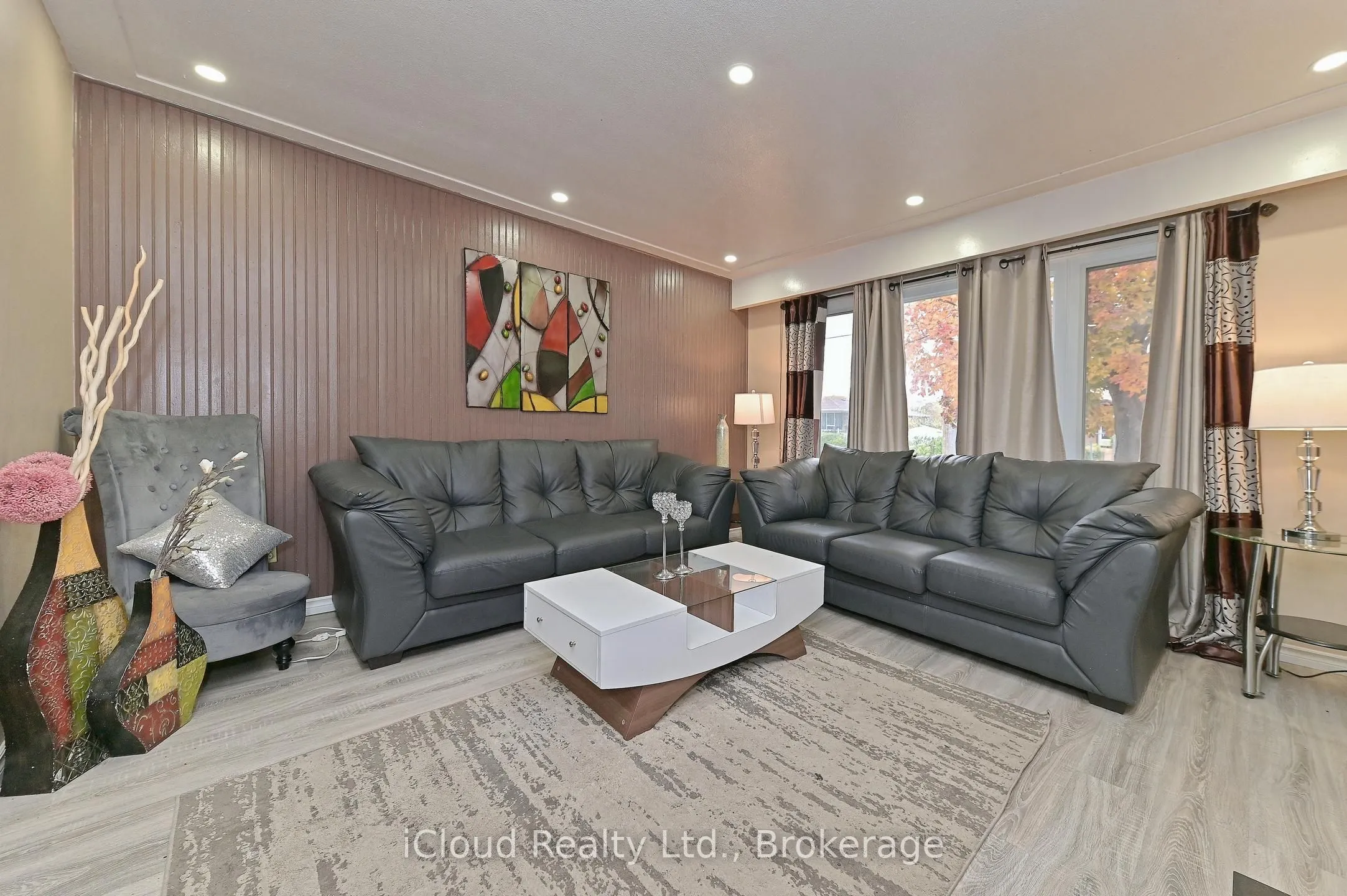 98 Riverdale Drive