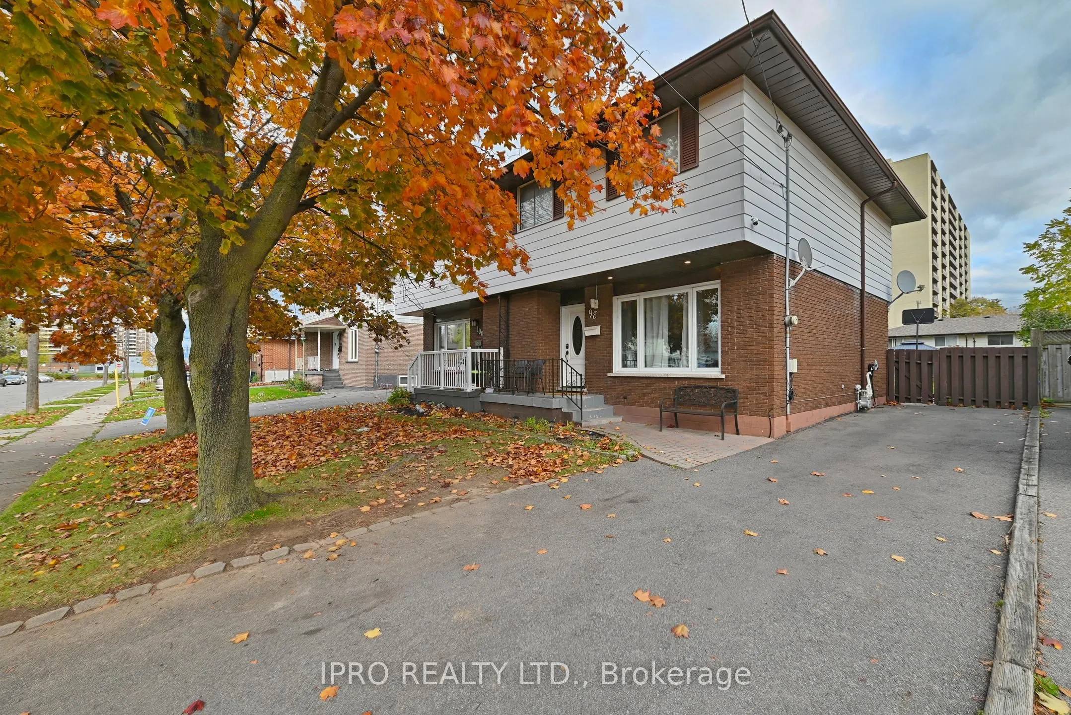 98 Riverdale Drive