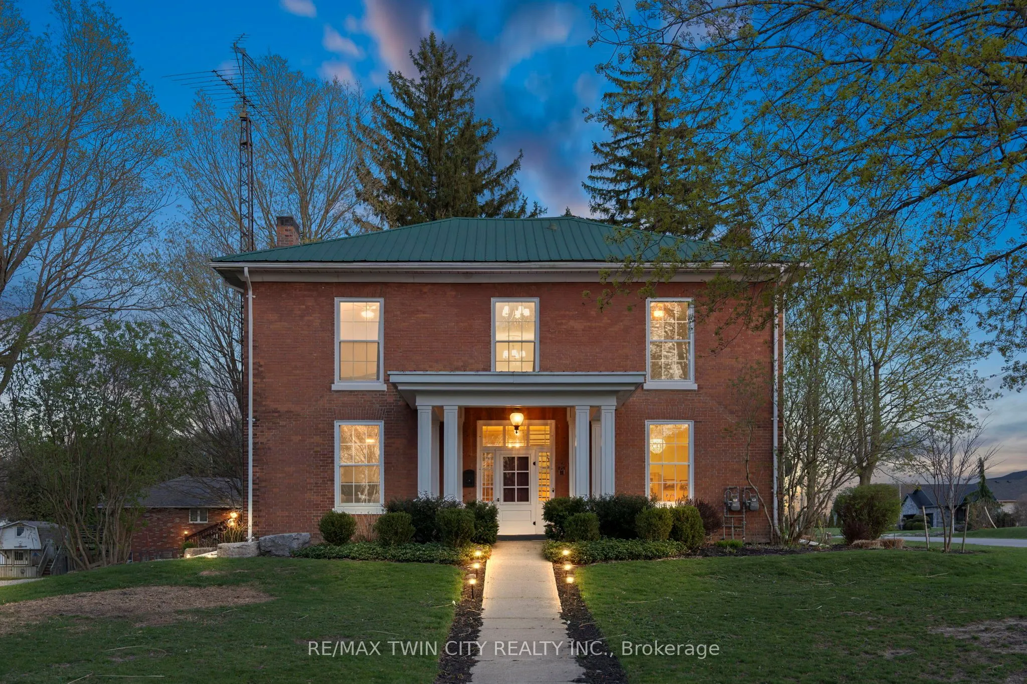 4 Murray Street W