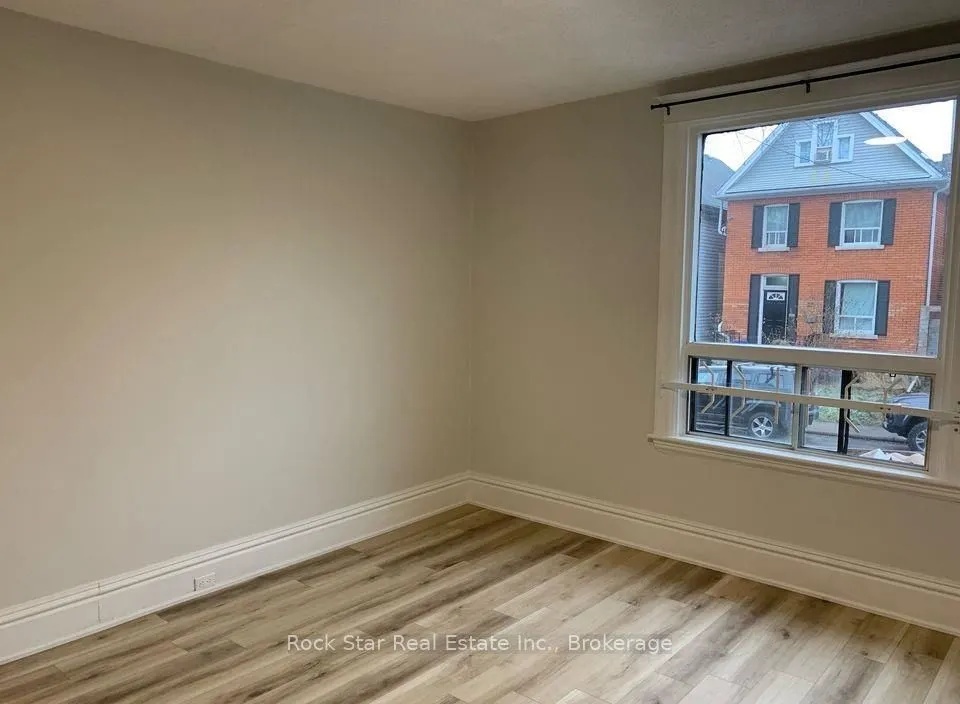 28 Myrtle Avenue, #Main