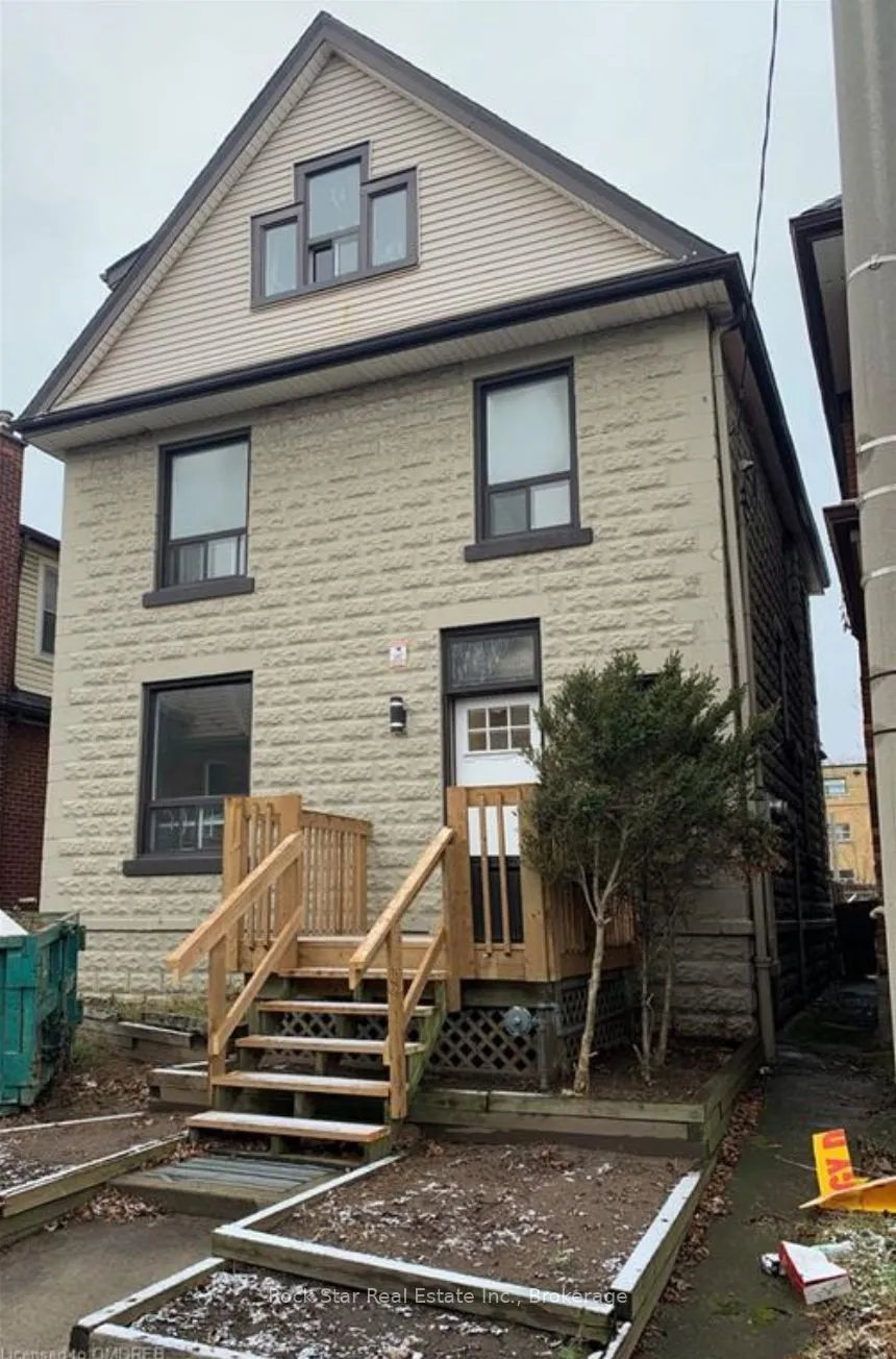 28 Myrtle Avenue, #Main