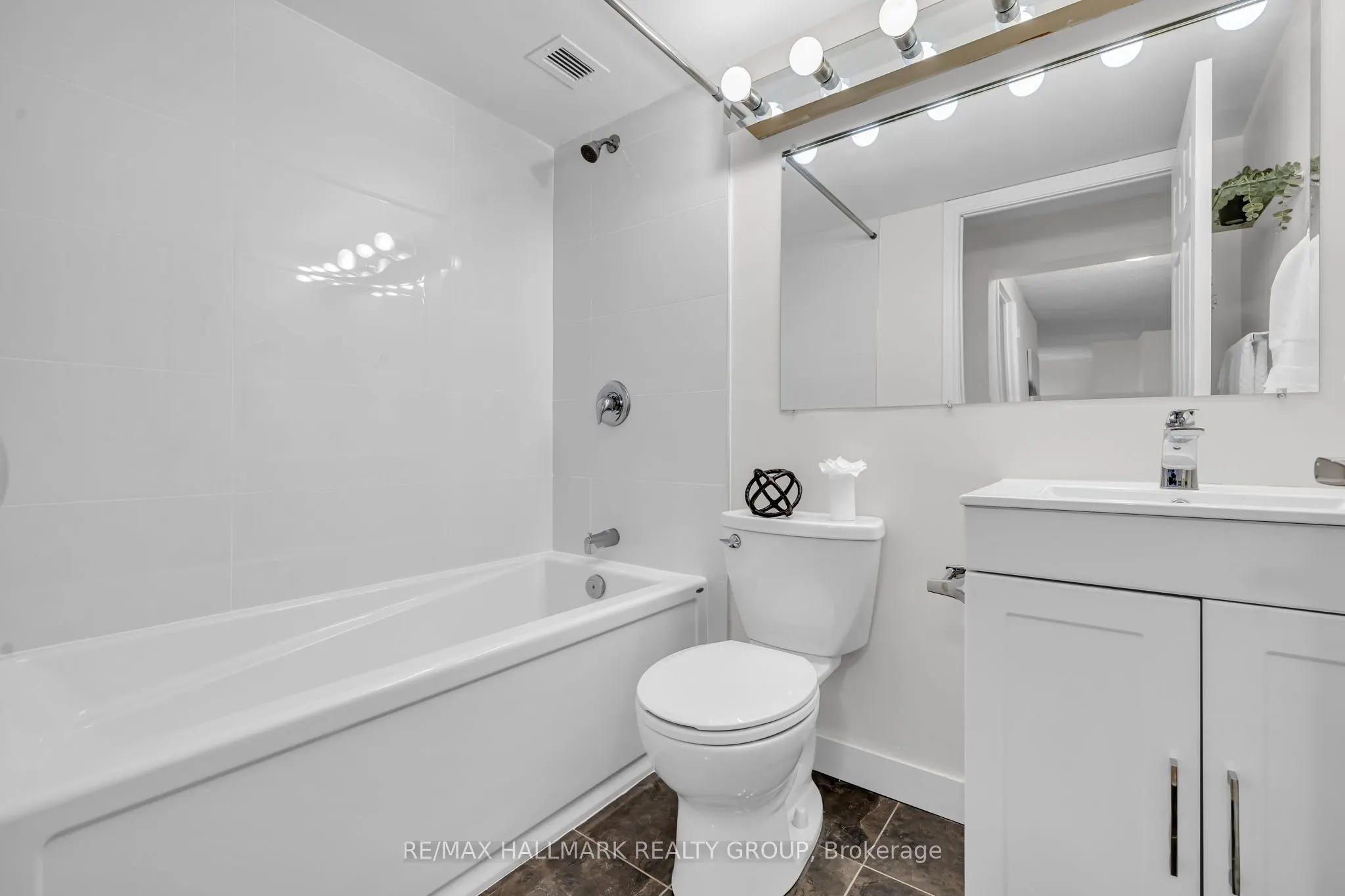158B MCARTHUR Avenue #1906