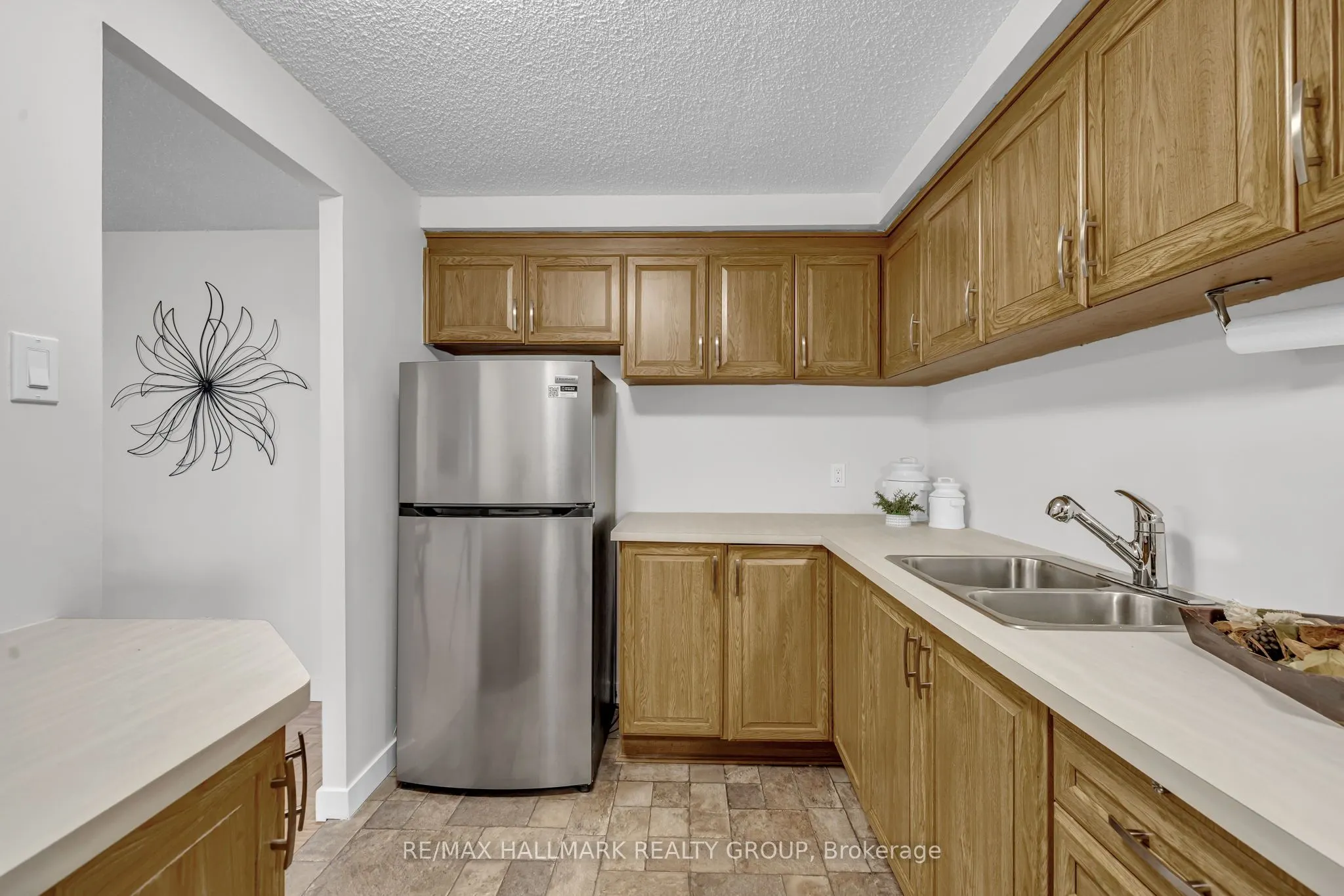 158B MCARTHUR Avenue #1906