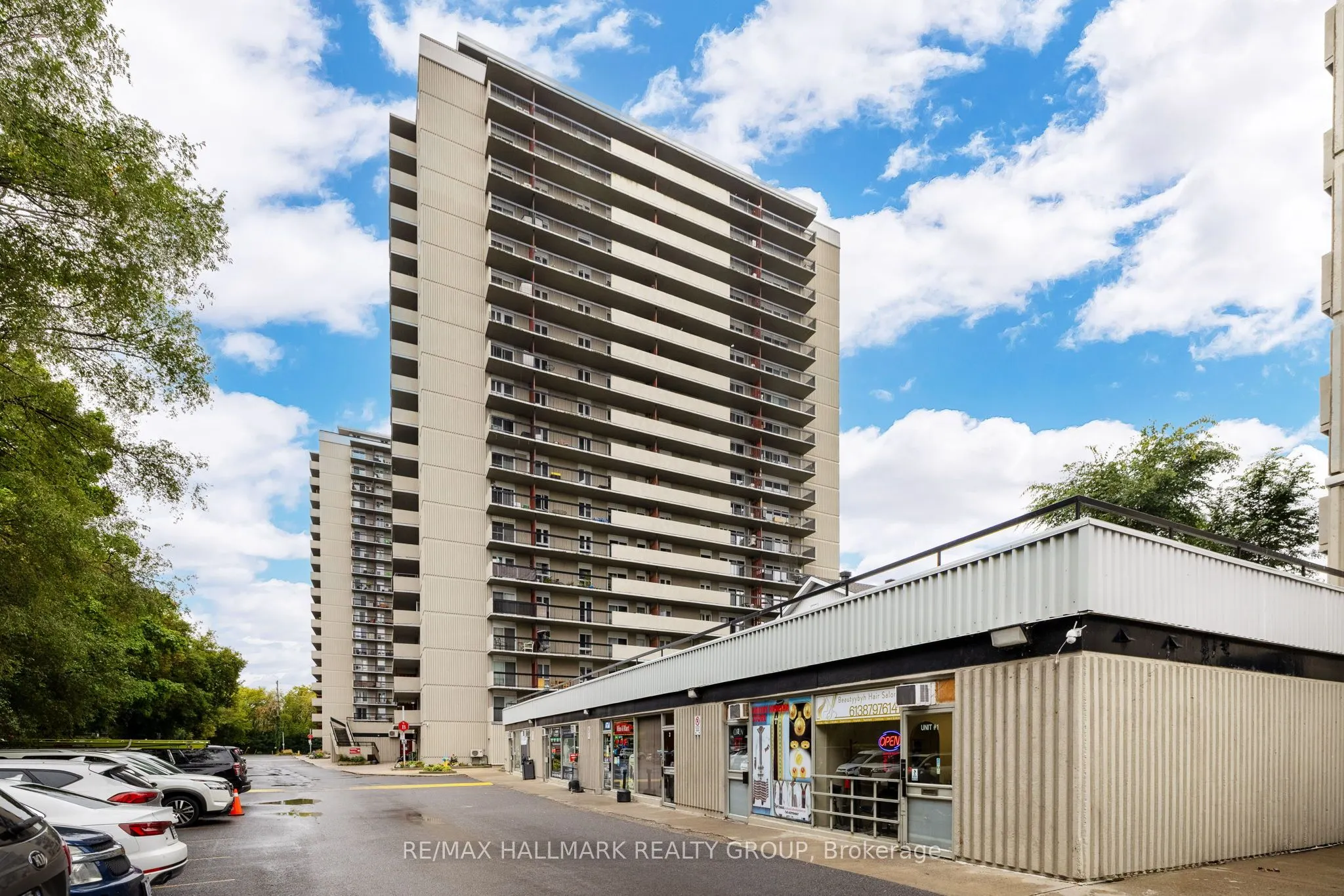 158B MCARTHUR Avenue #1906
