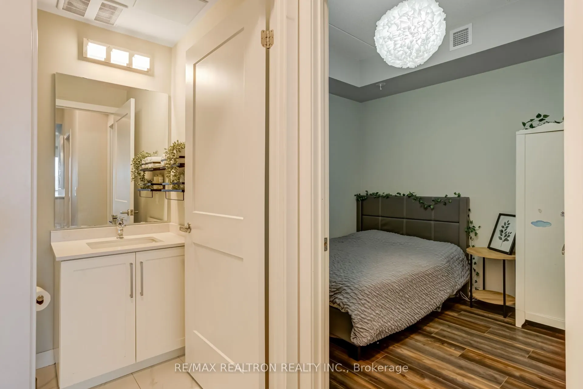 15 Queen Street S, #1701