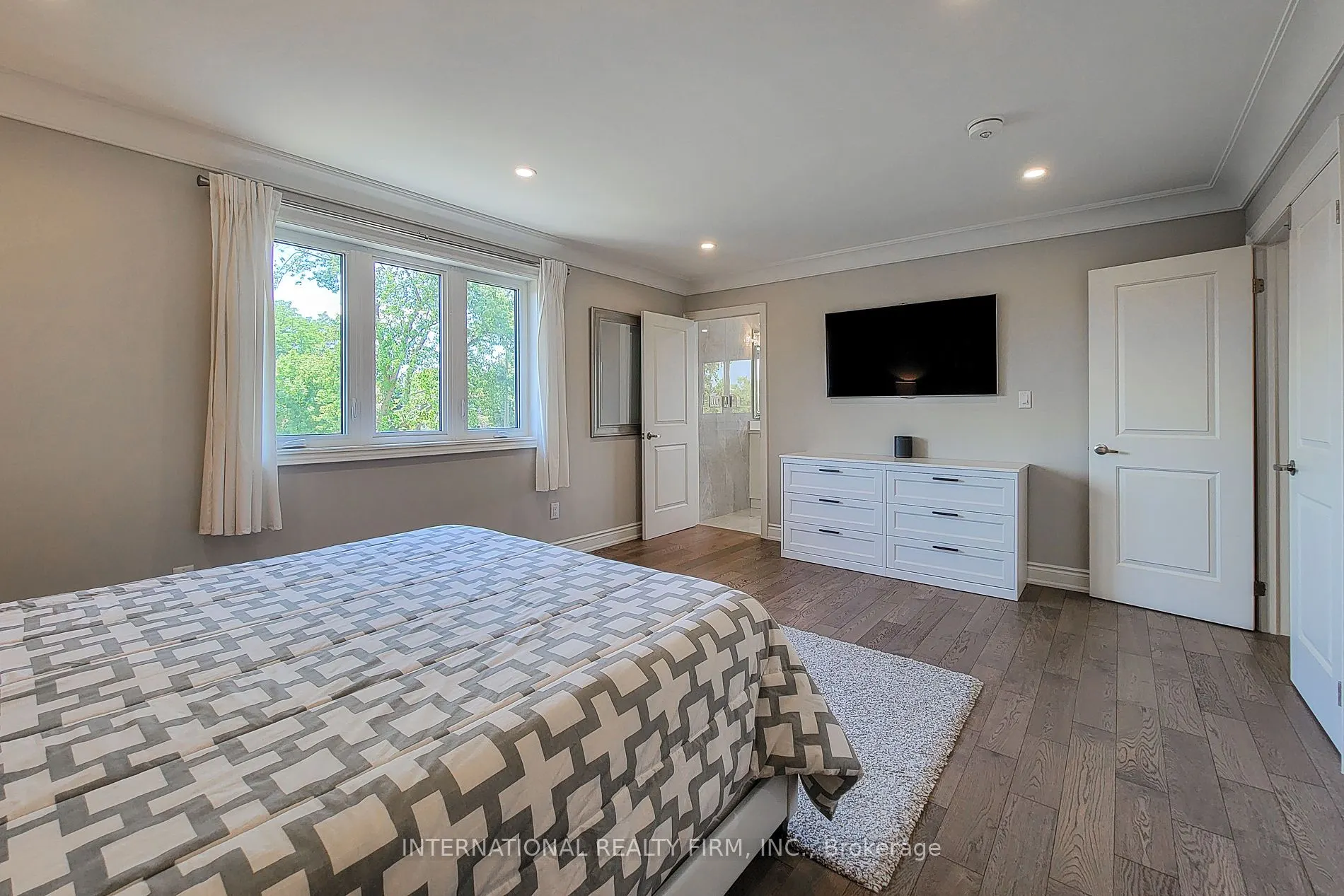 14 Lakeview Drive