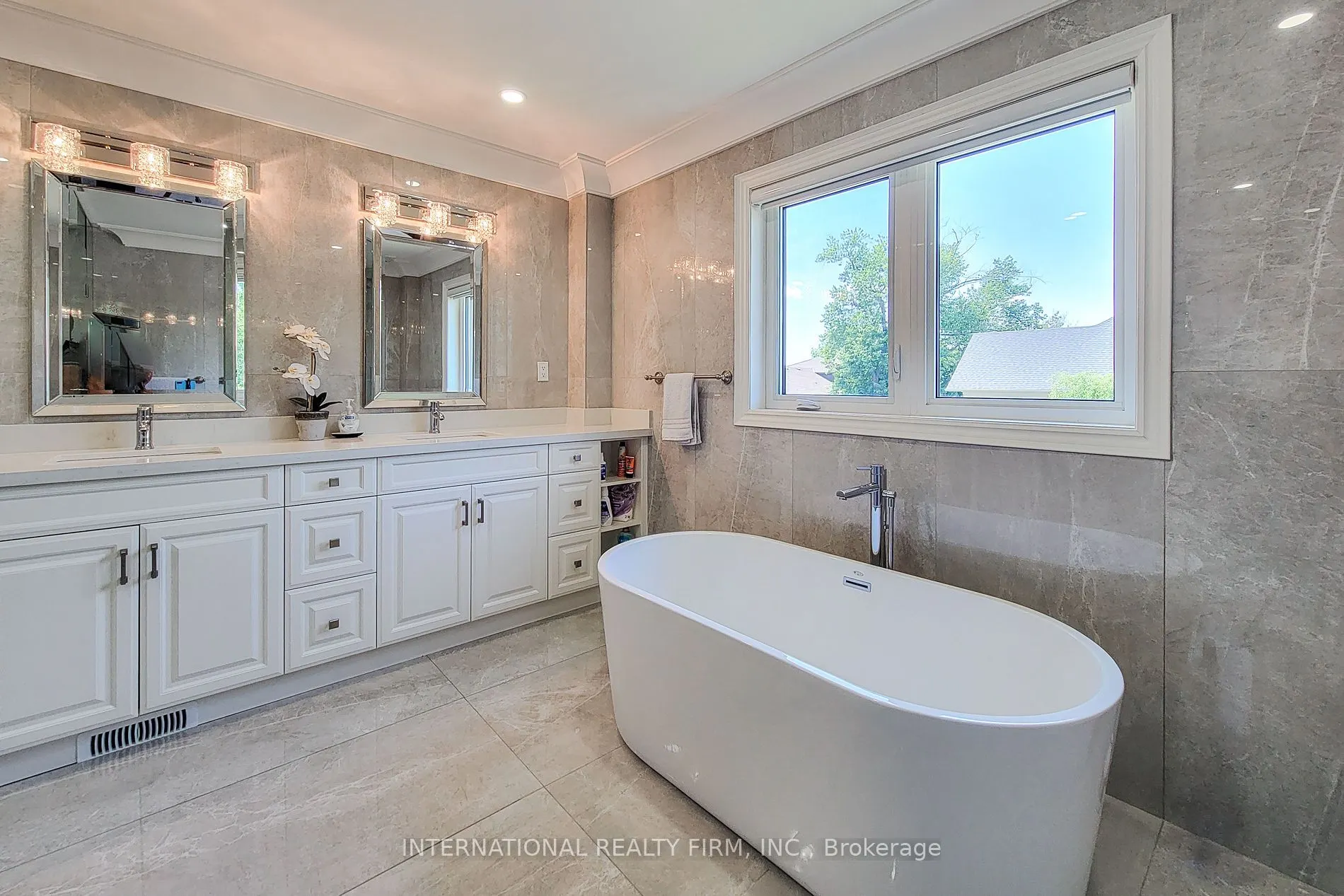 14 Lakeview Drive
