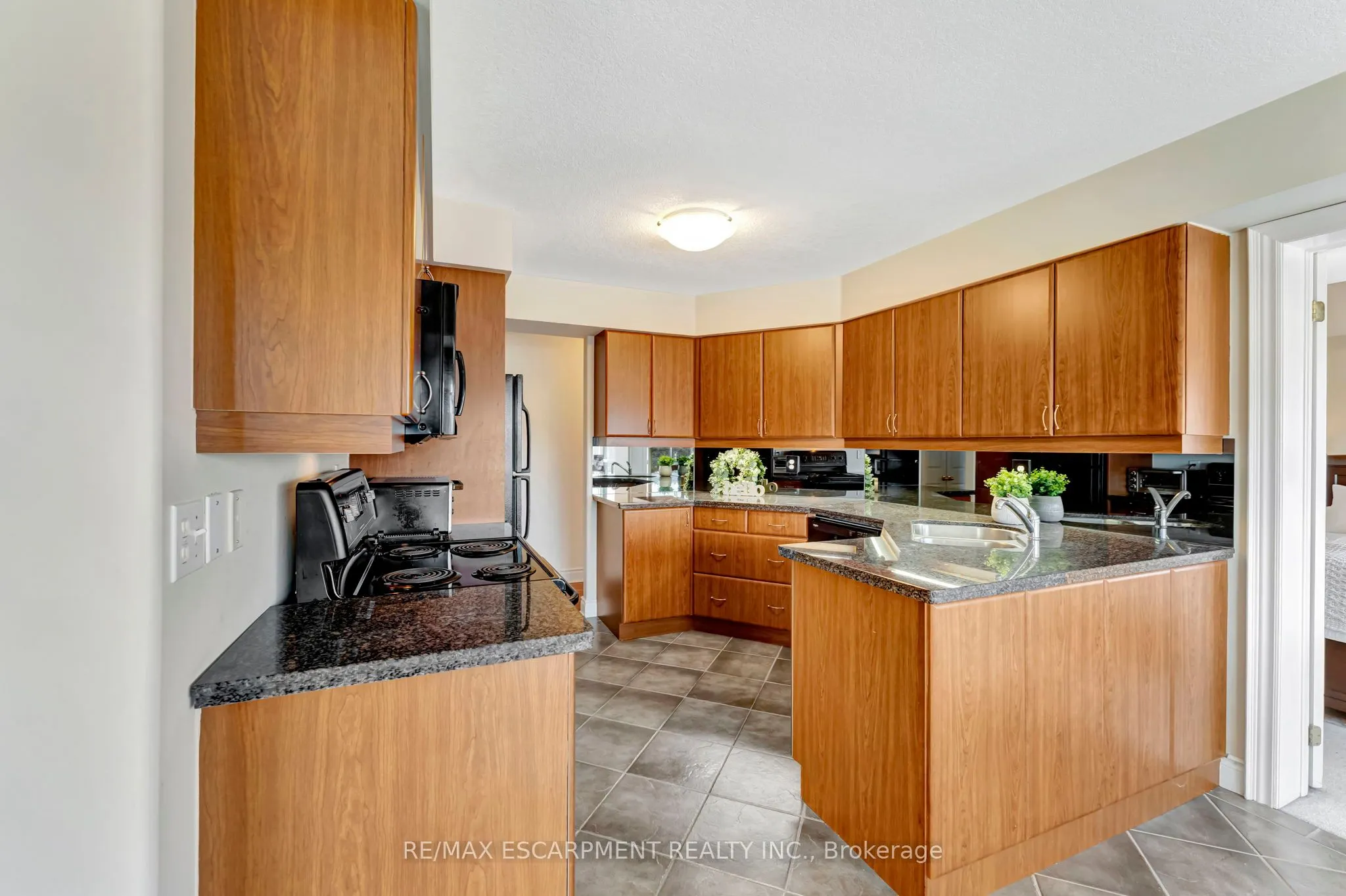 1770 Main Street W, #506