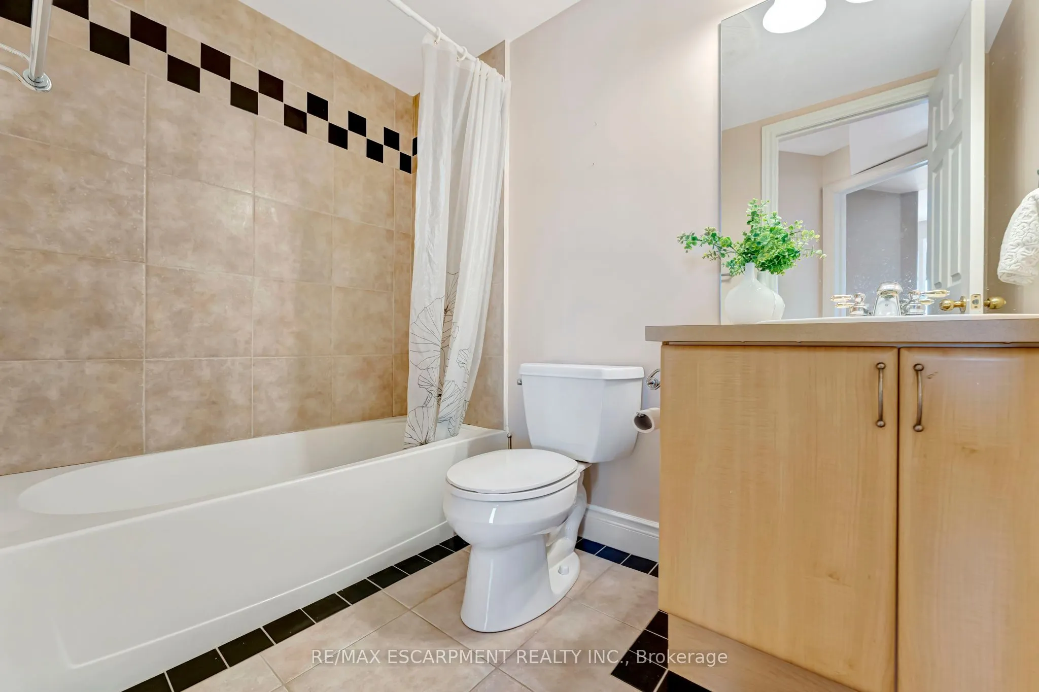 1770 Main Street W, #506