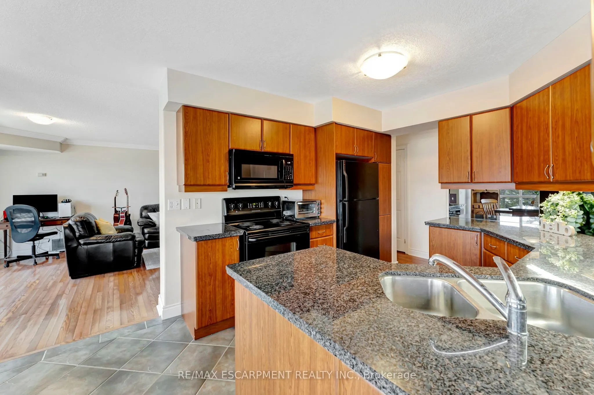 1770 Main Street W, #506