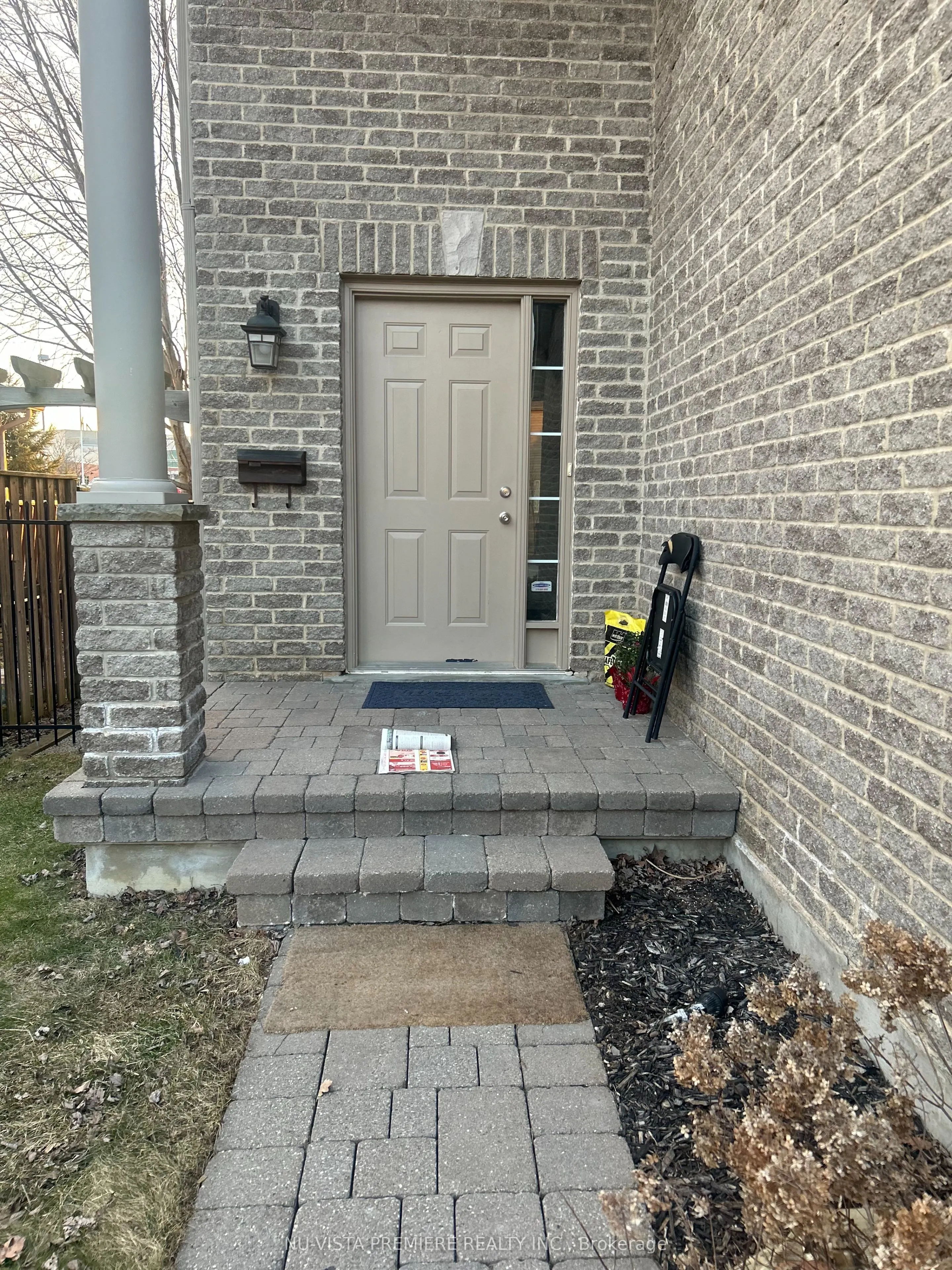 1734 Bayswater Crescent