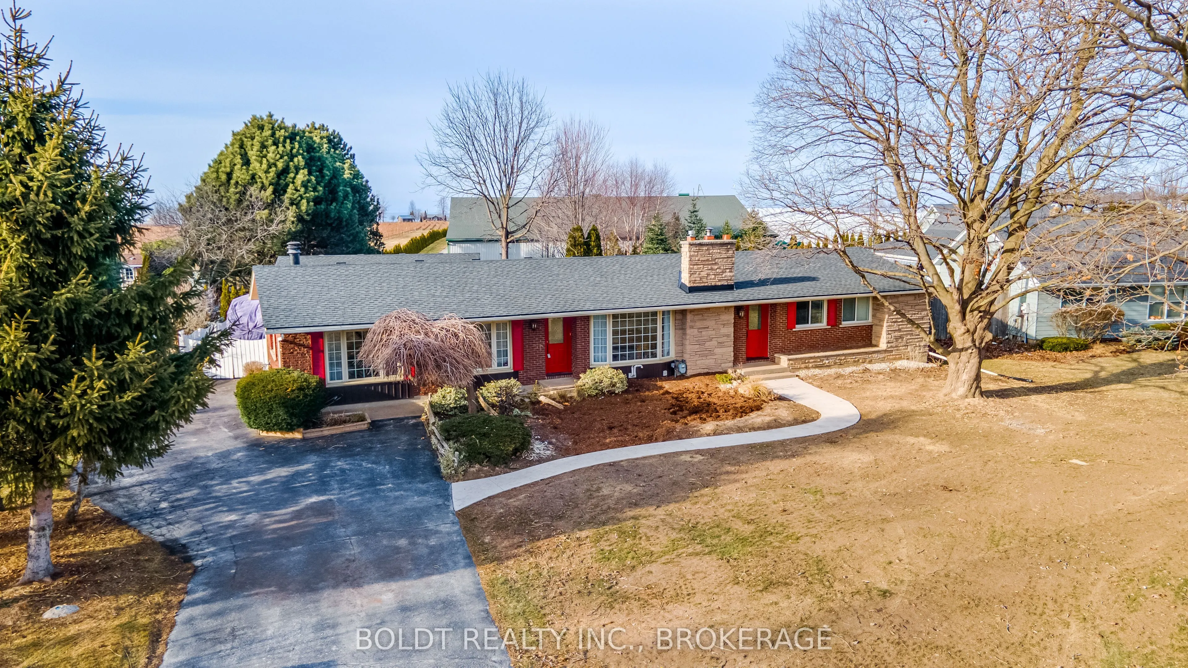 1042 Lakeshore Road W