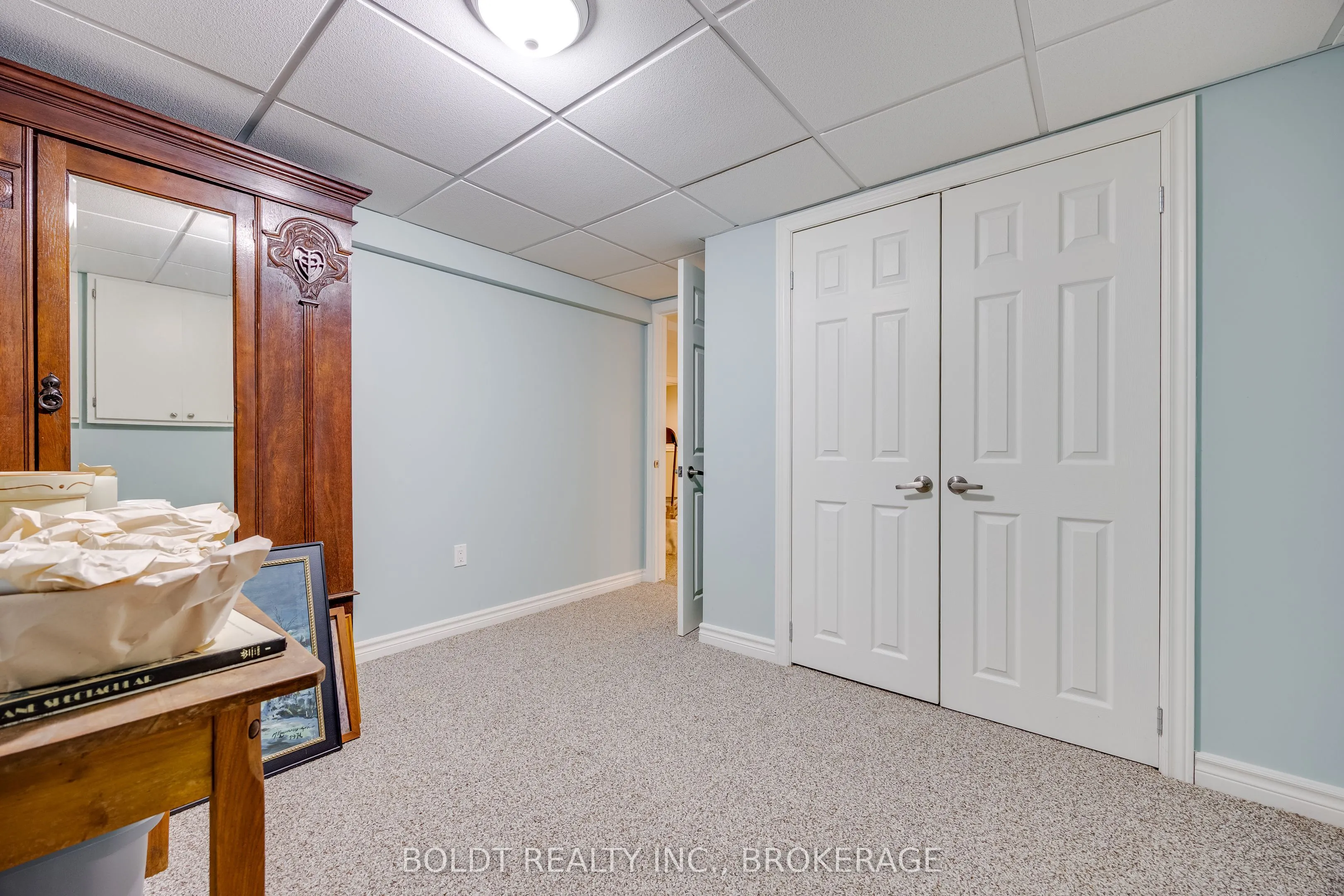 1042 Lakeshore Road W