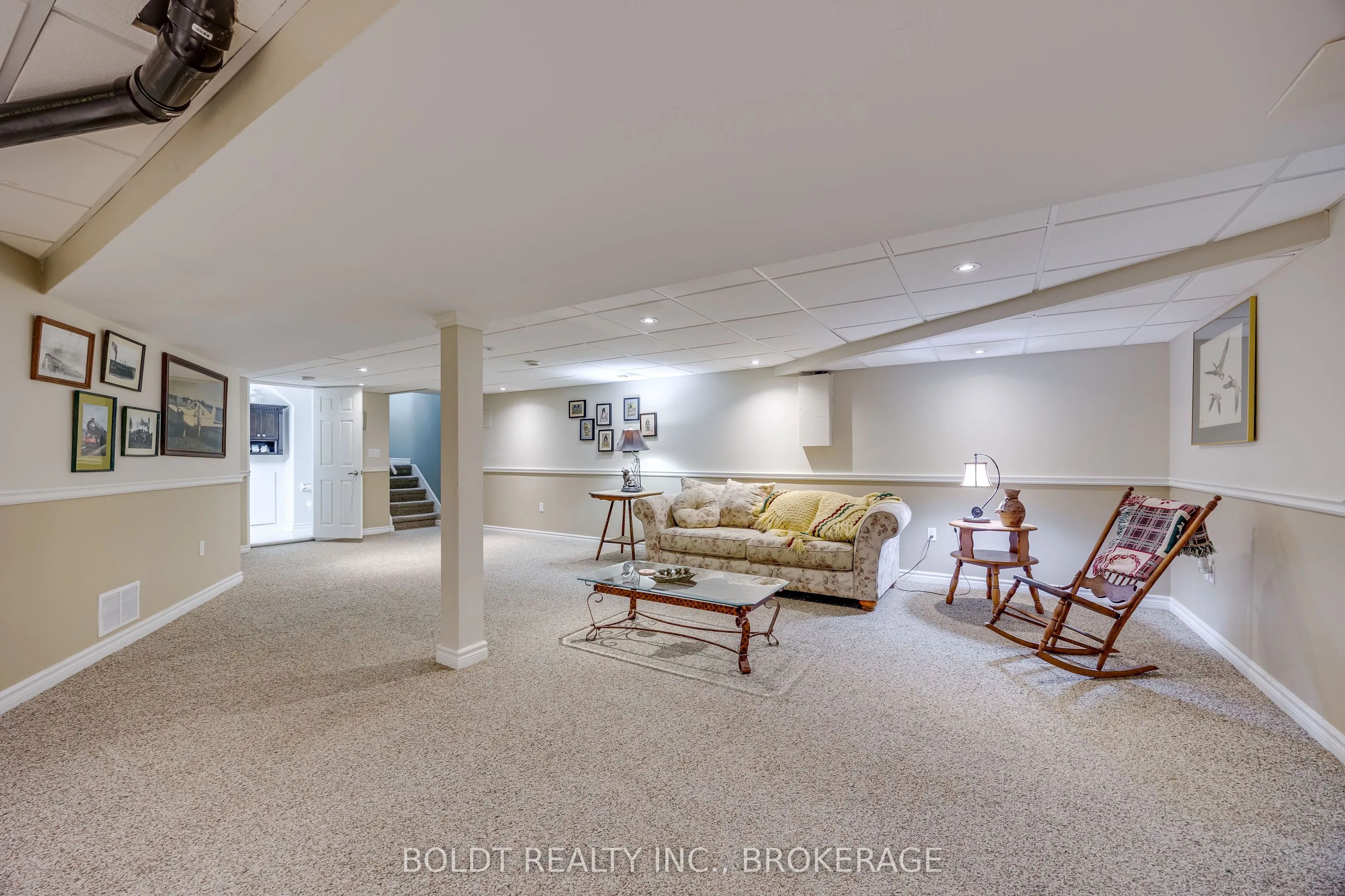 1042 Lakeshore Road W