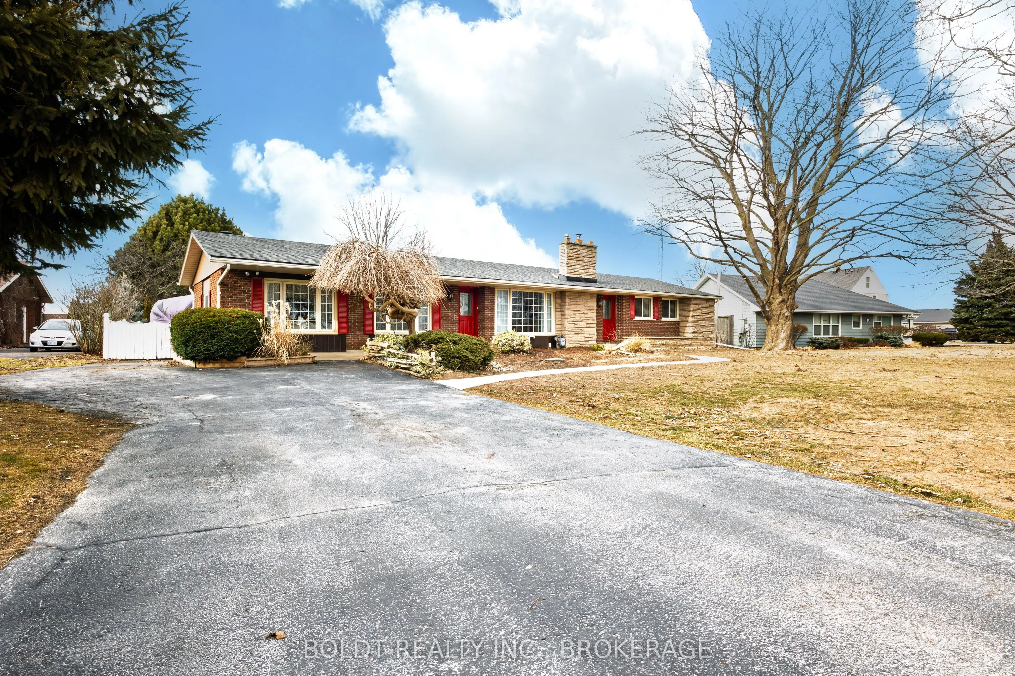 1042 Lakeshore Road W