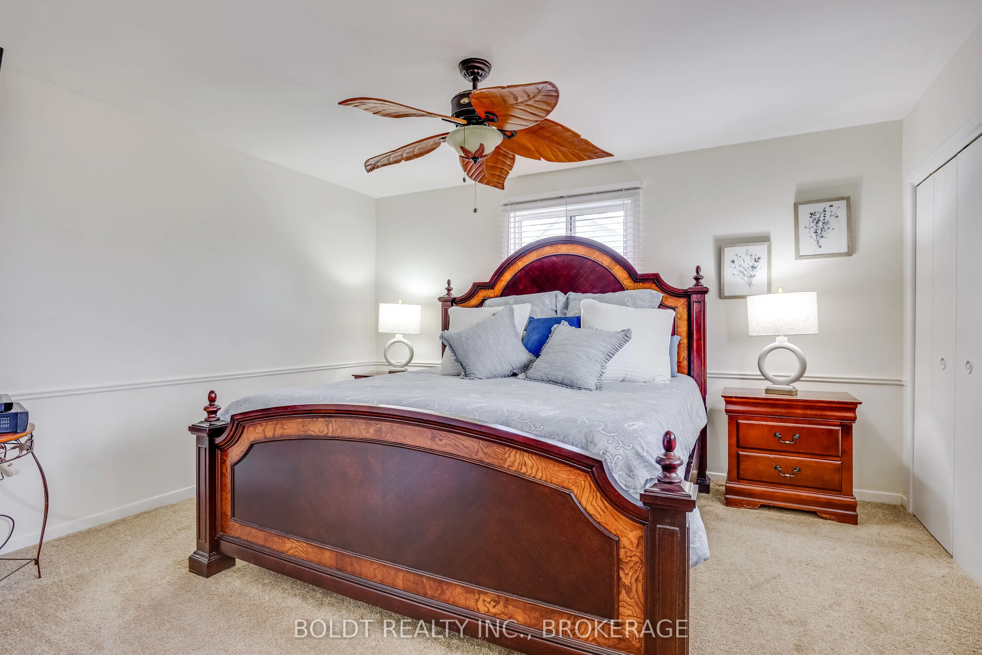 1042 Lakeshore Road W