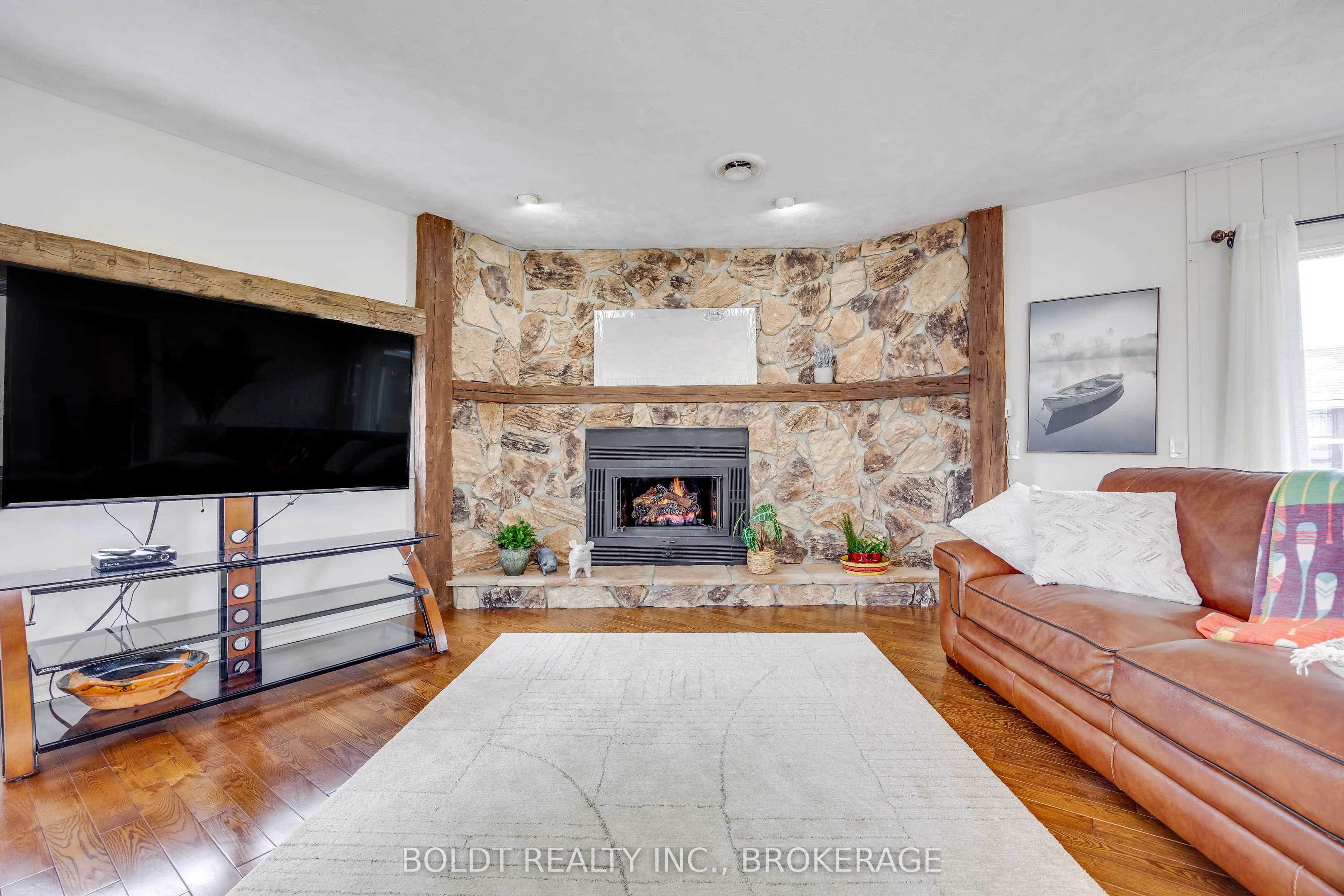 1042 Lakeshore Road W