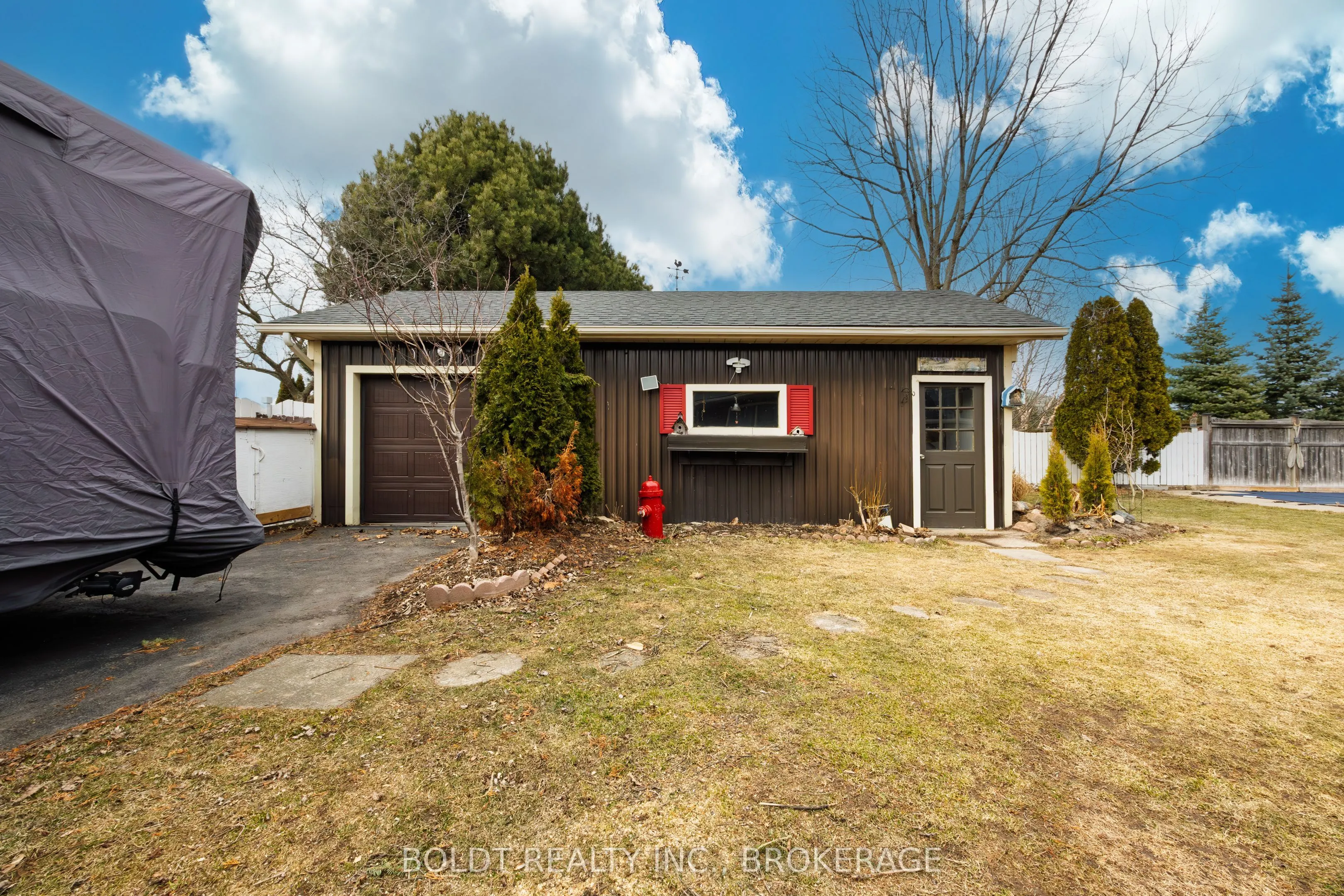 1042 Lakeshore Road W