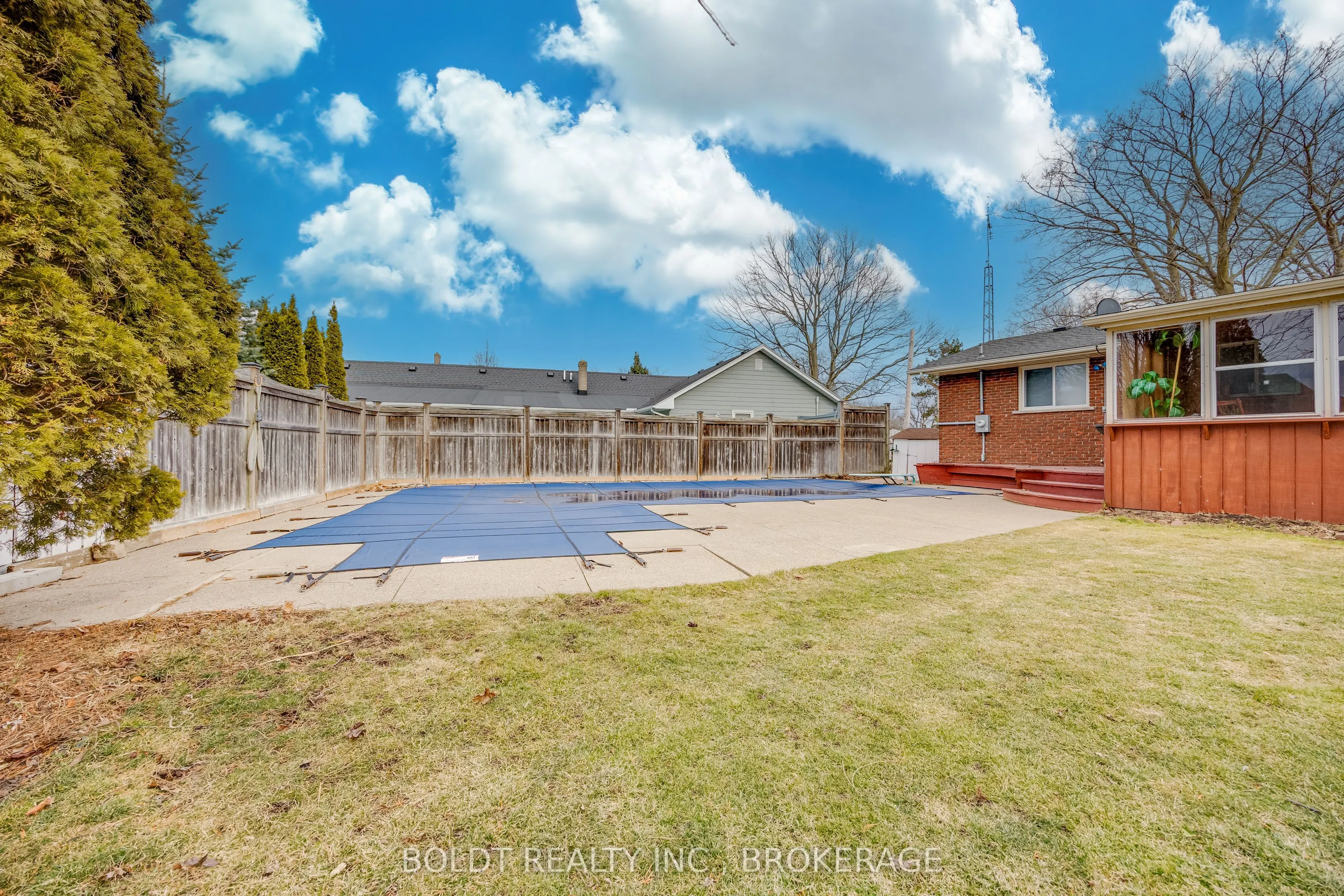 1042 Lakeshore Road W