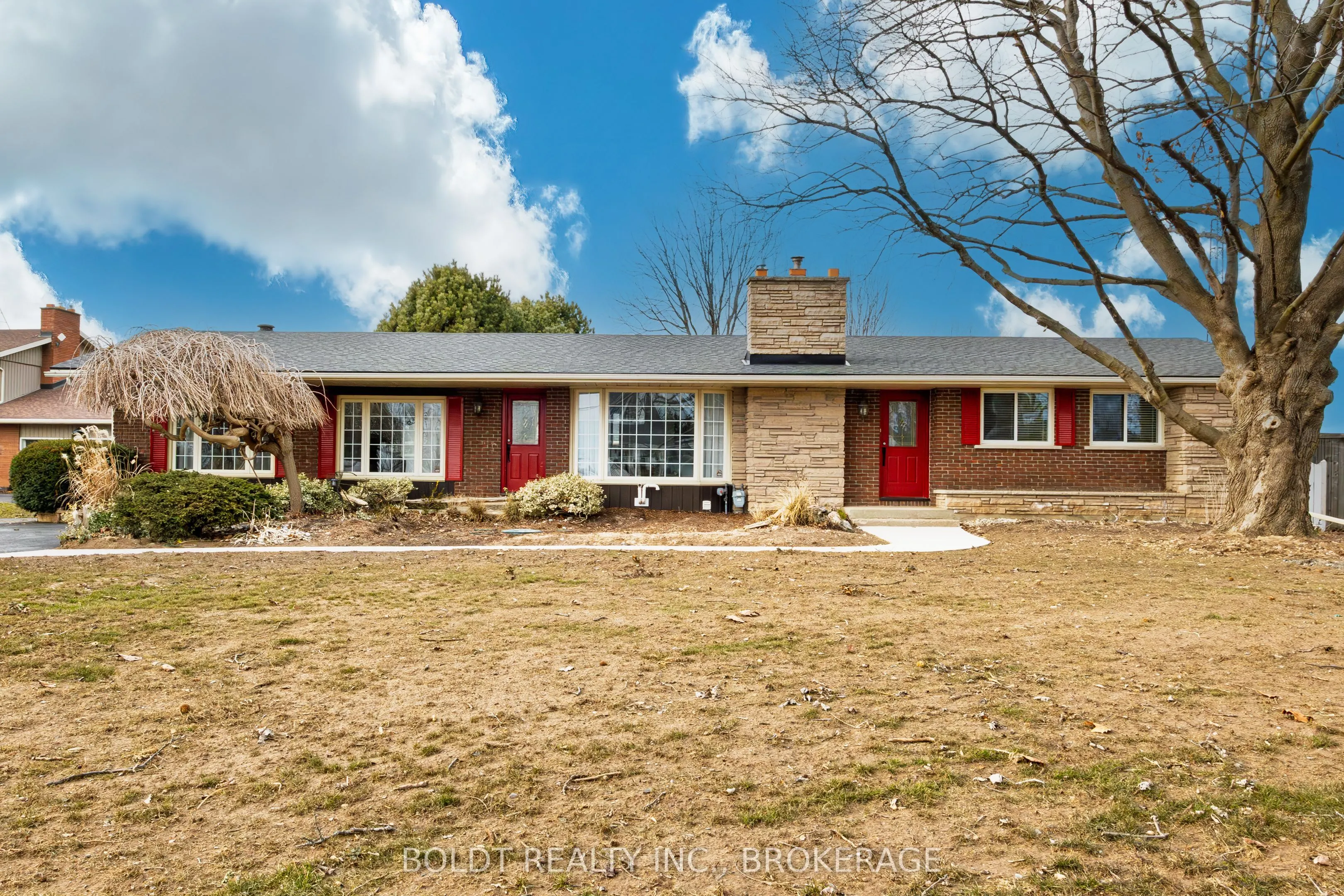 1042 Lakeshore Road W