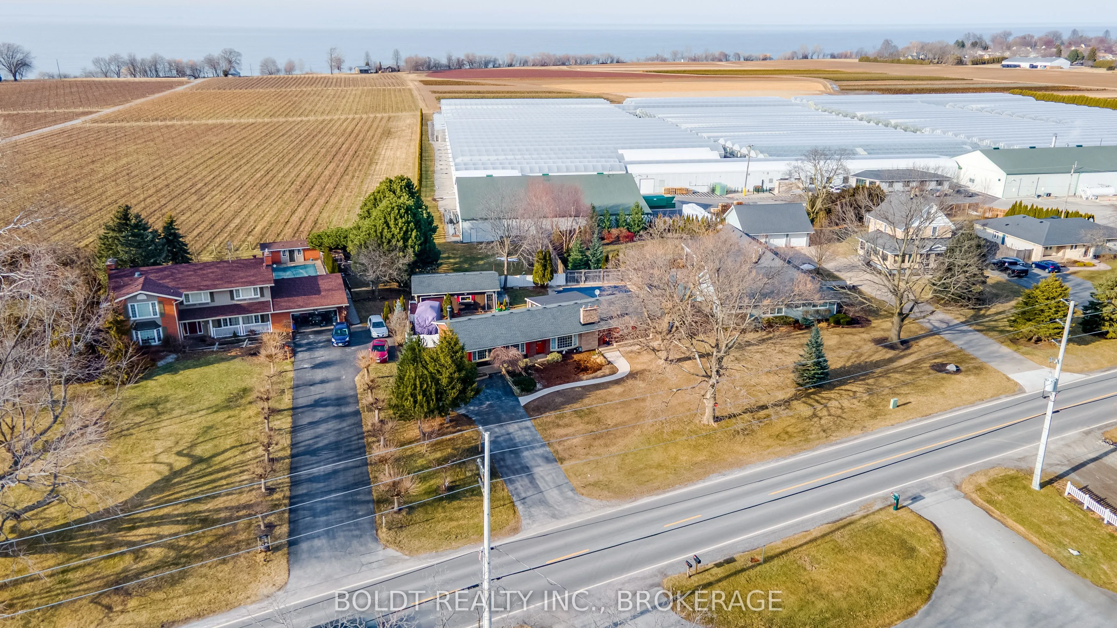 1042 Lakeshore Road W