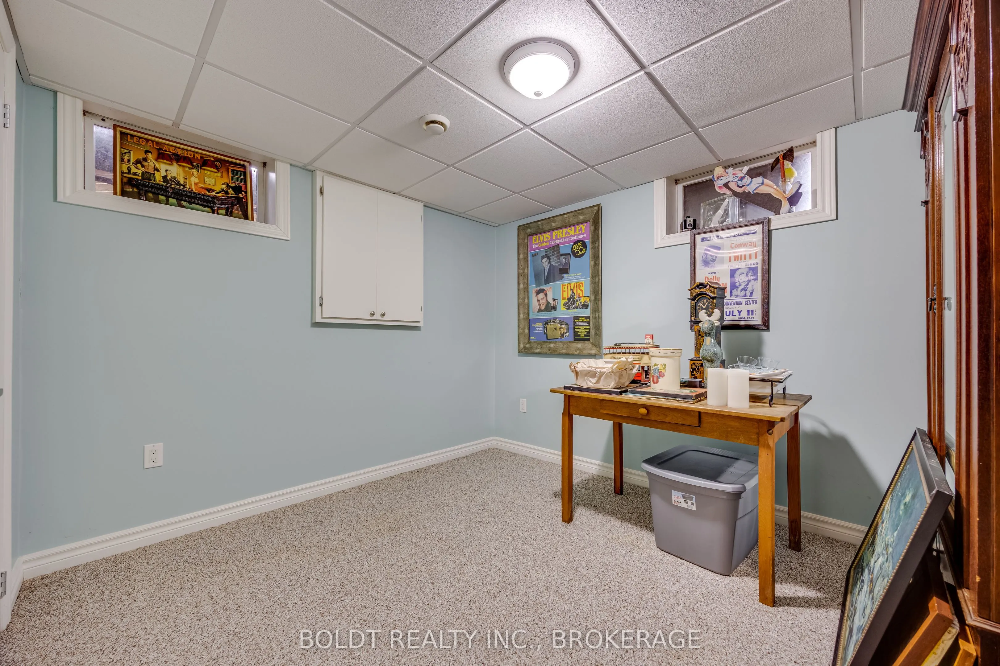 1042 Lakeshore Road W