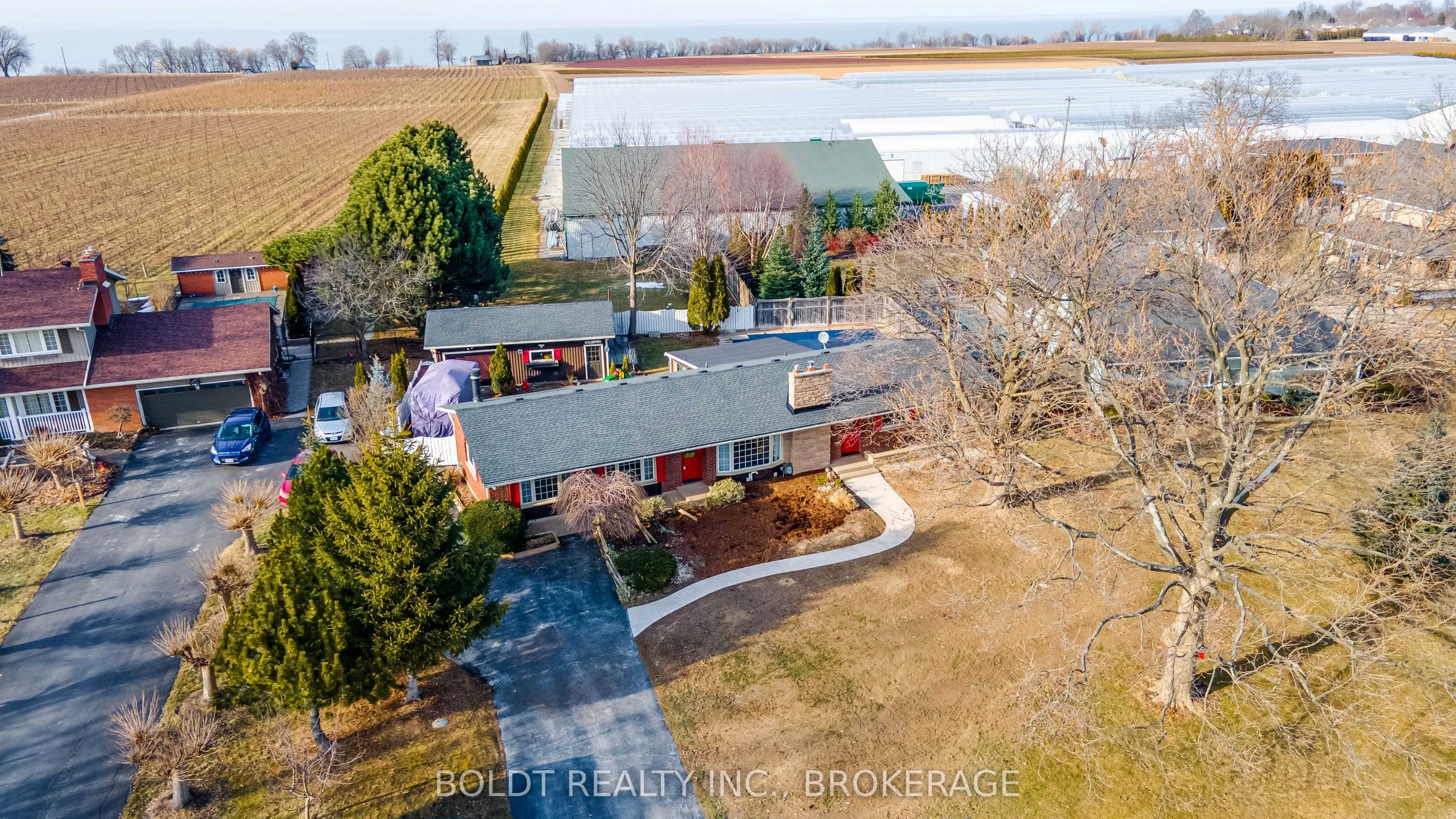 1042 Lakeshore Road W