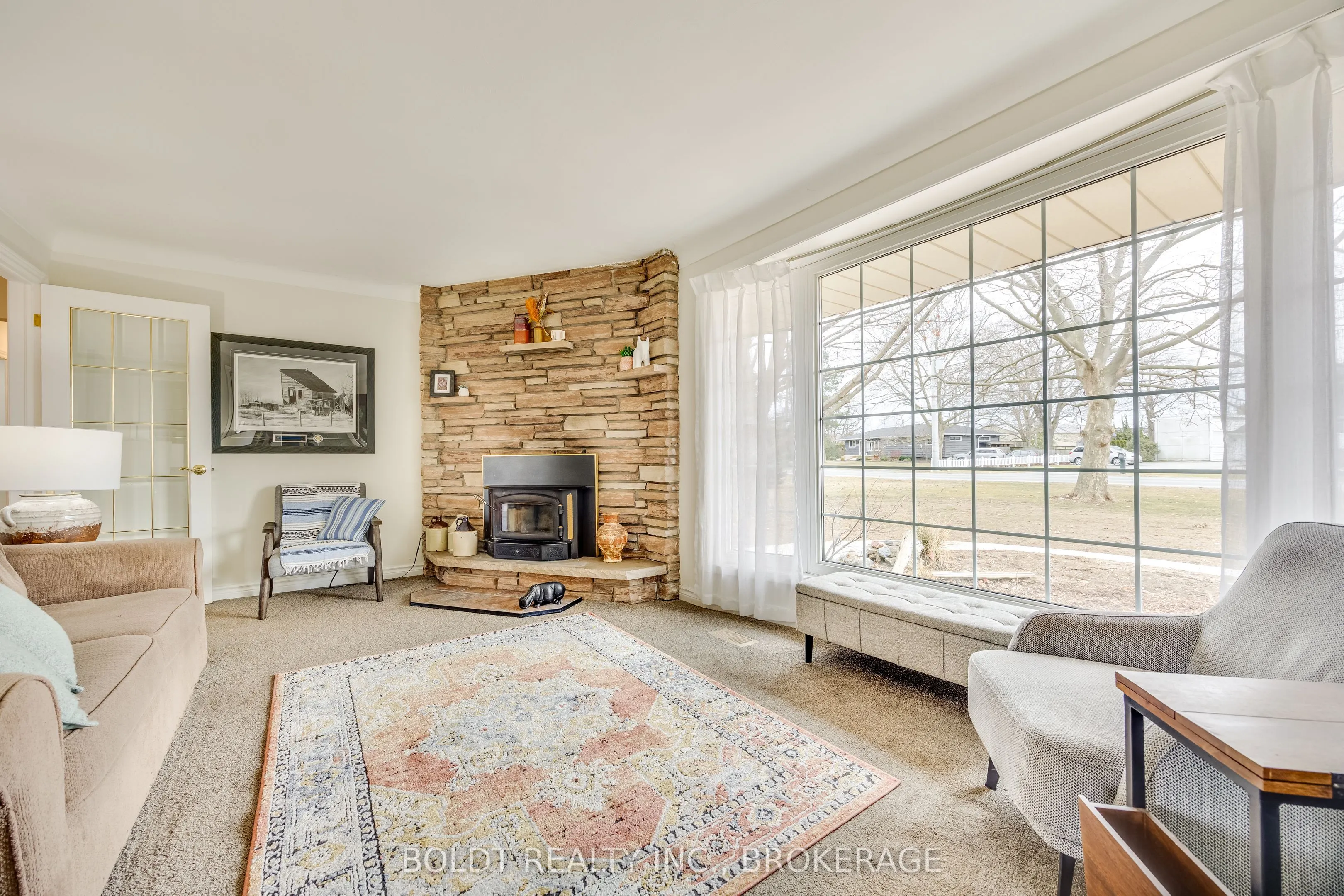 1042 Lakeshore Road W