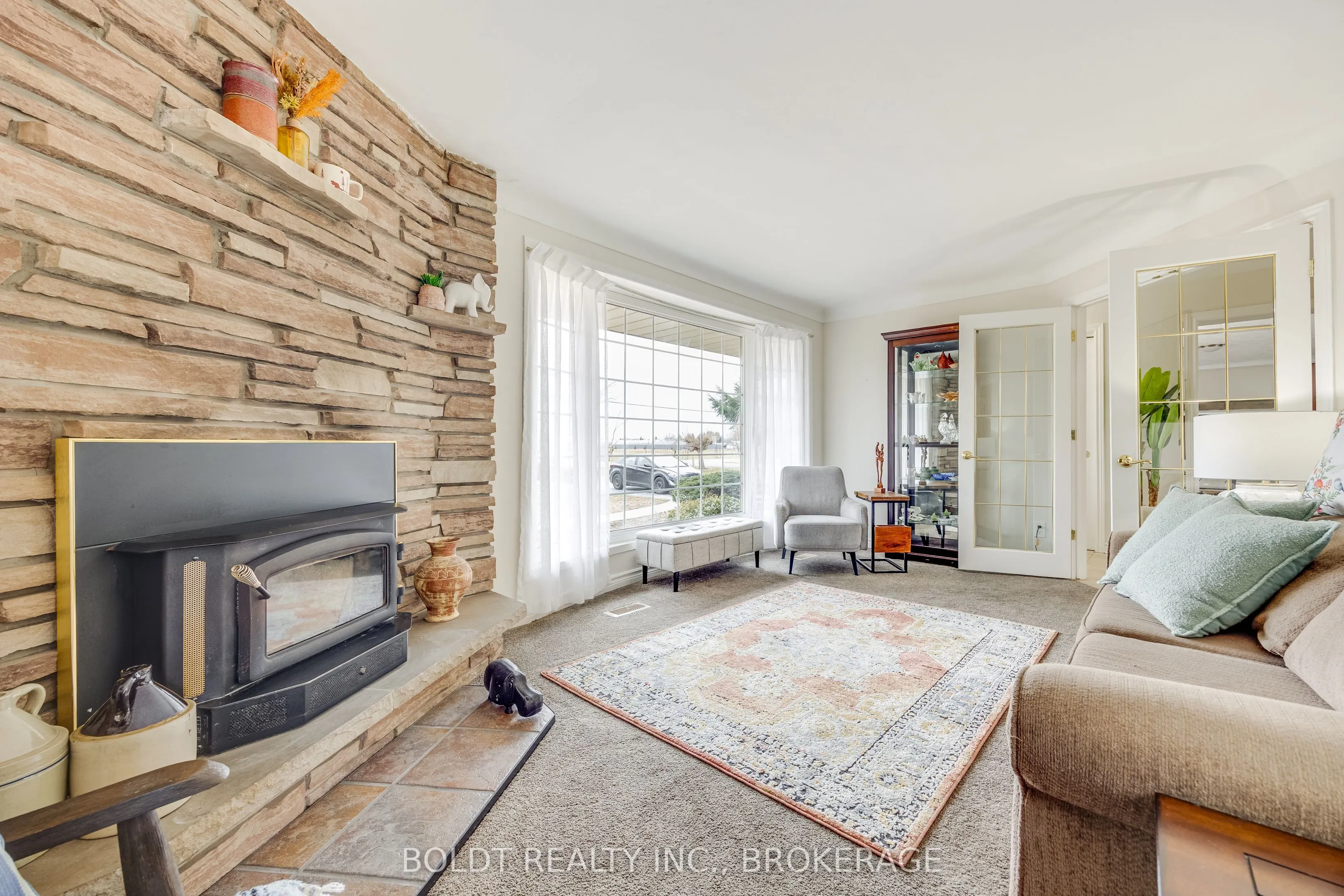 1042 Lakeshore Road W