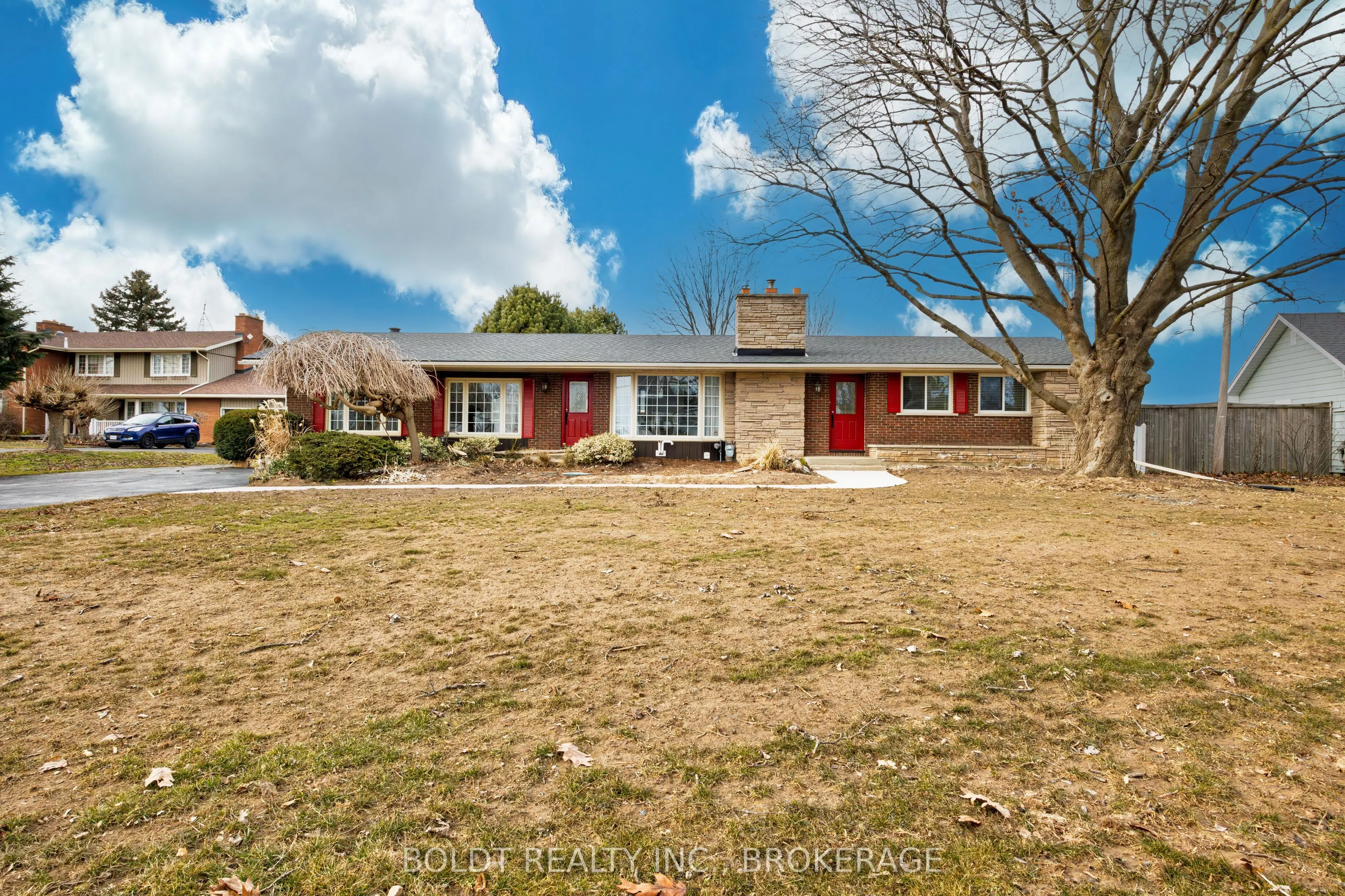 1042 Lakeshore Road W