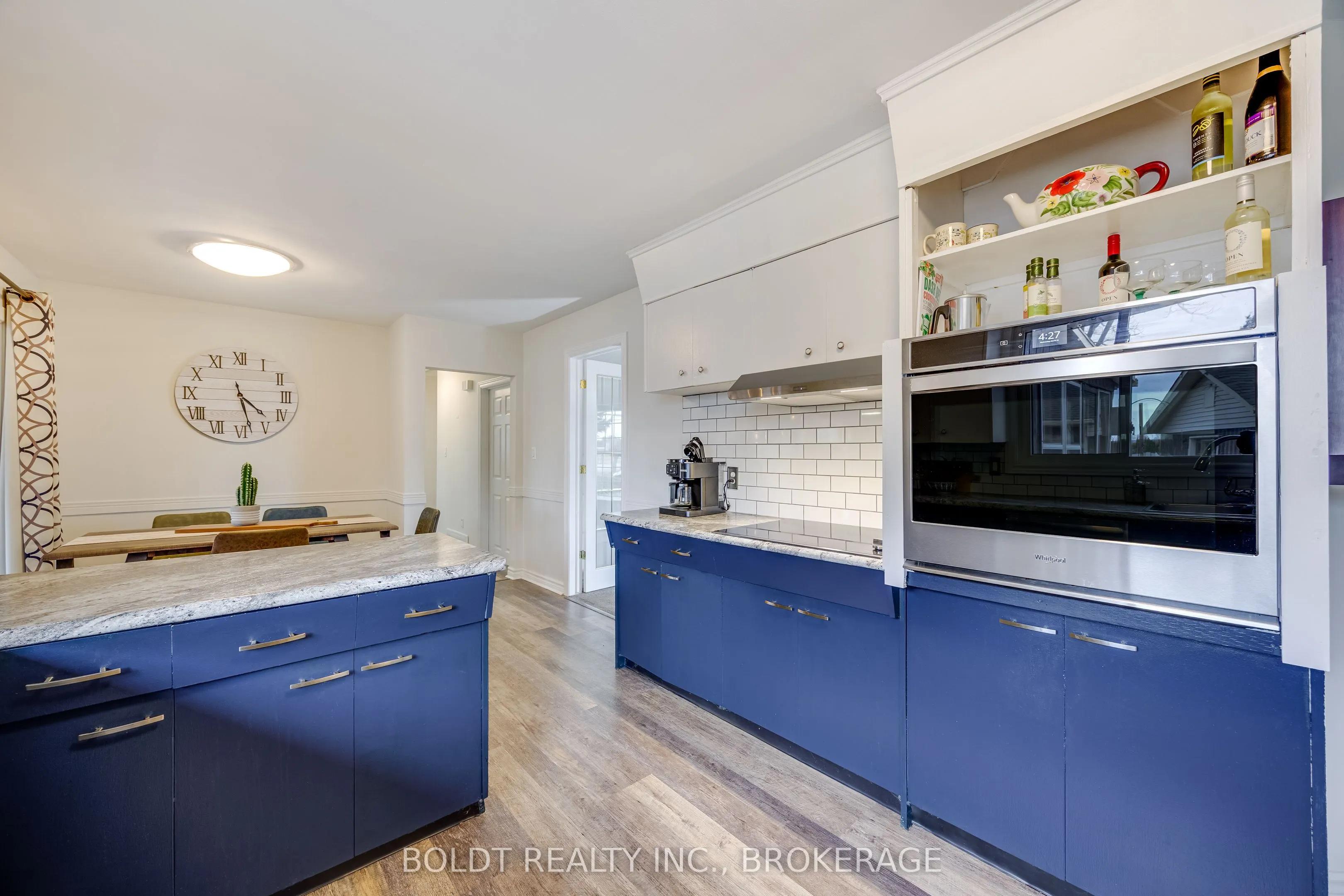 1042 Lakeshore Road W