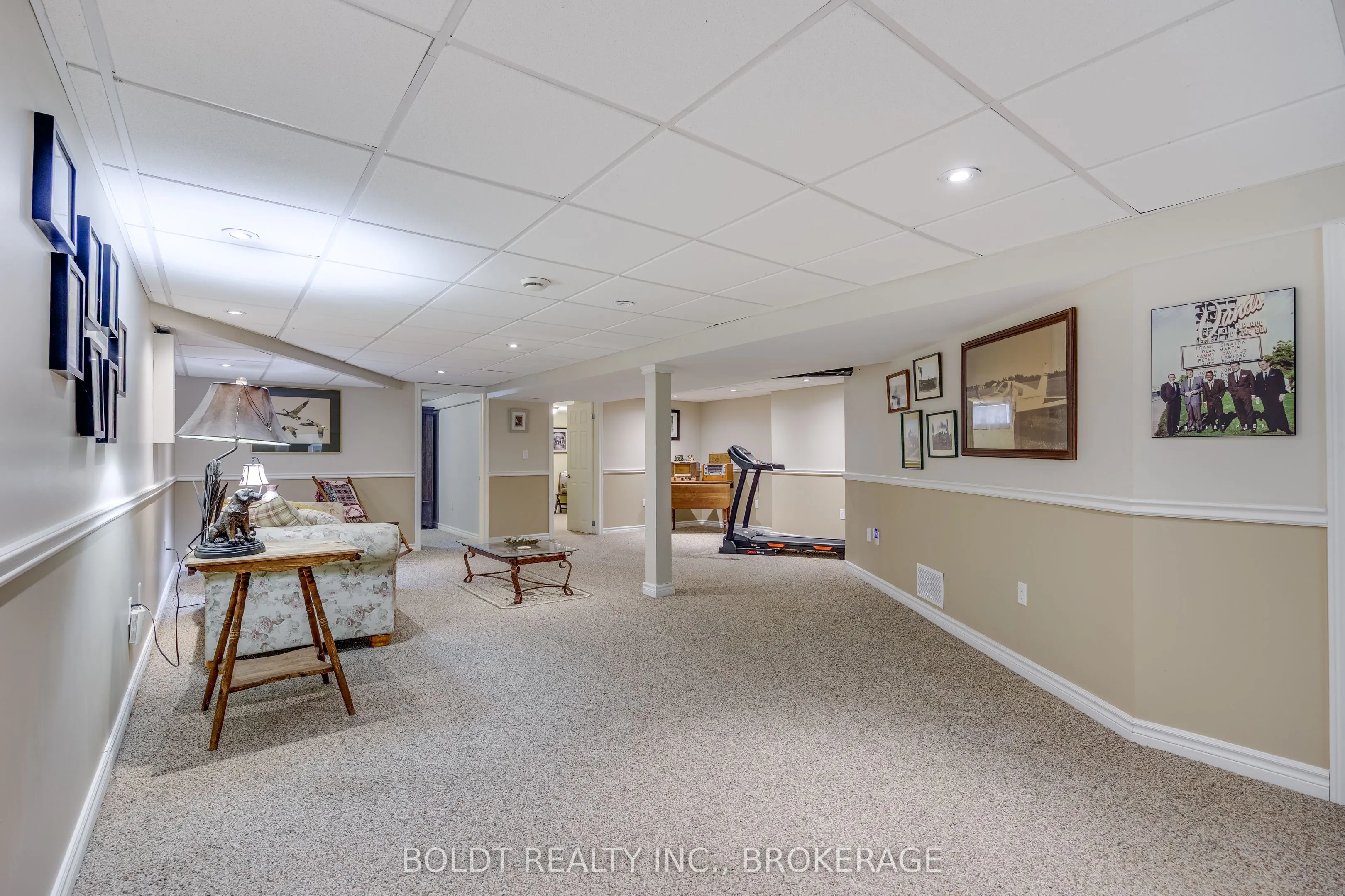 1042 Lakeshore Road W