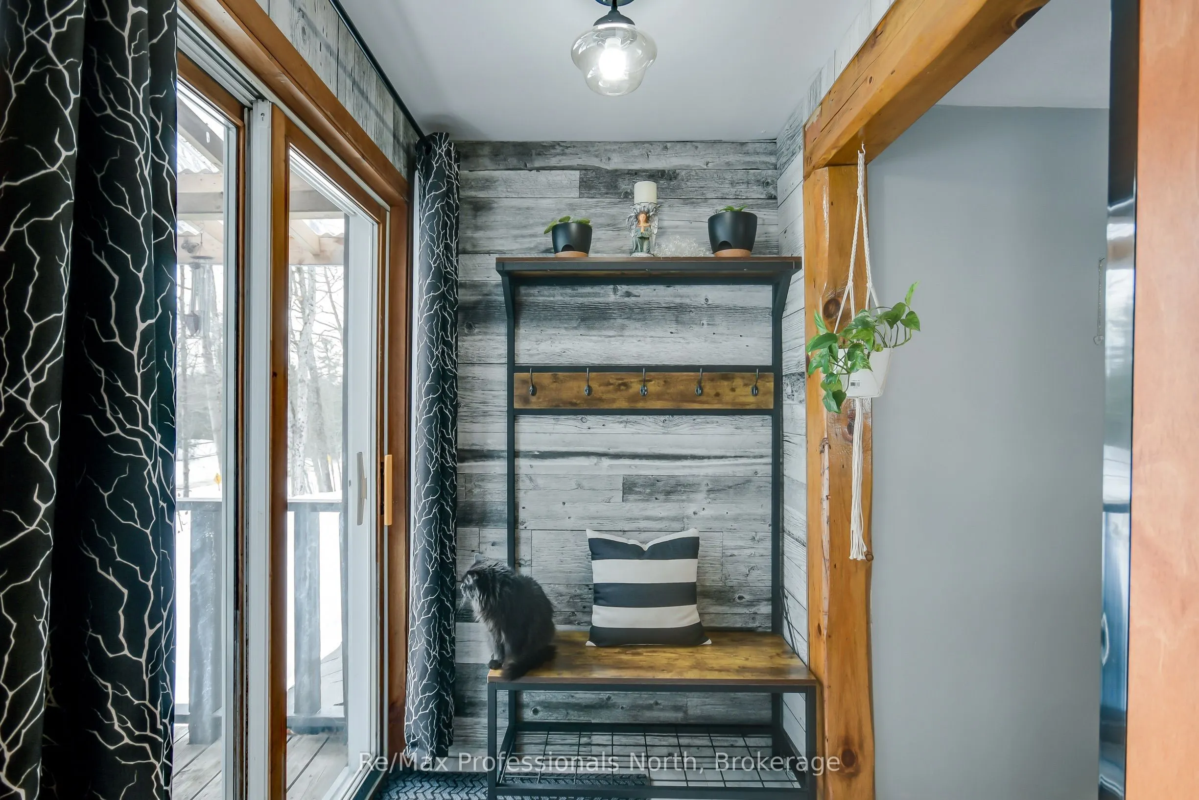 1017 BARLOCHAN Road