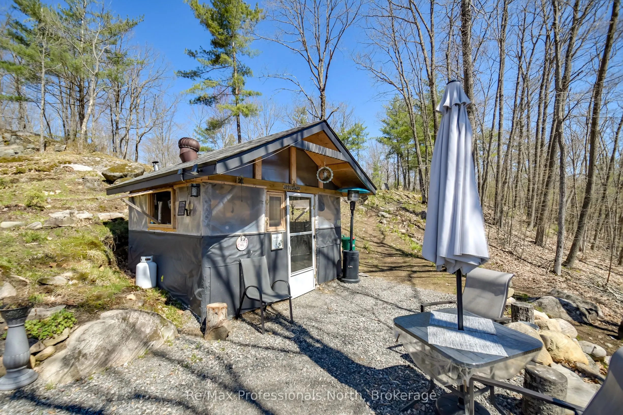 1017 BARLOCHAN Road