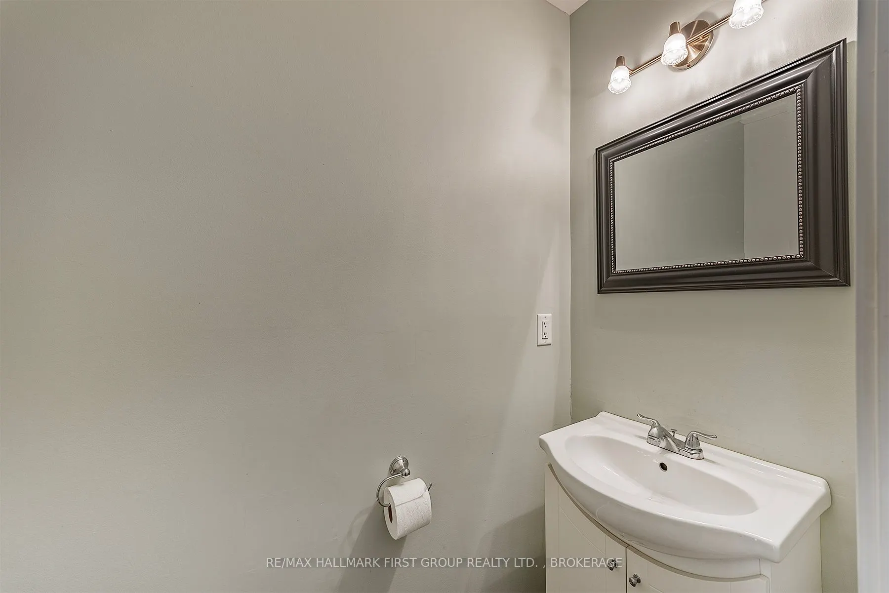 806 Cataraqui Woods Drive